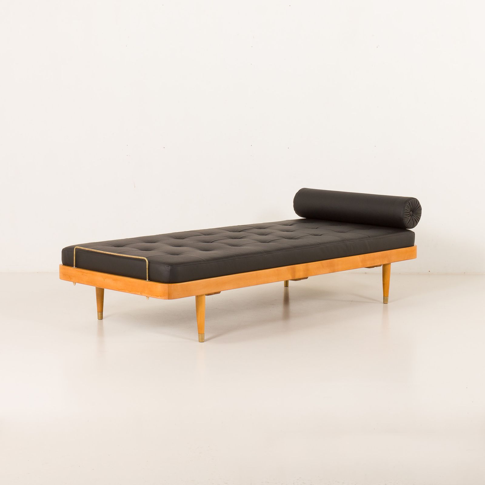 photo furniture Danish Mid Century Daybed In Black Leather Attr. To Horsens Mobelfabrik, 1960s