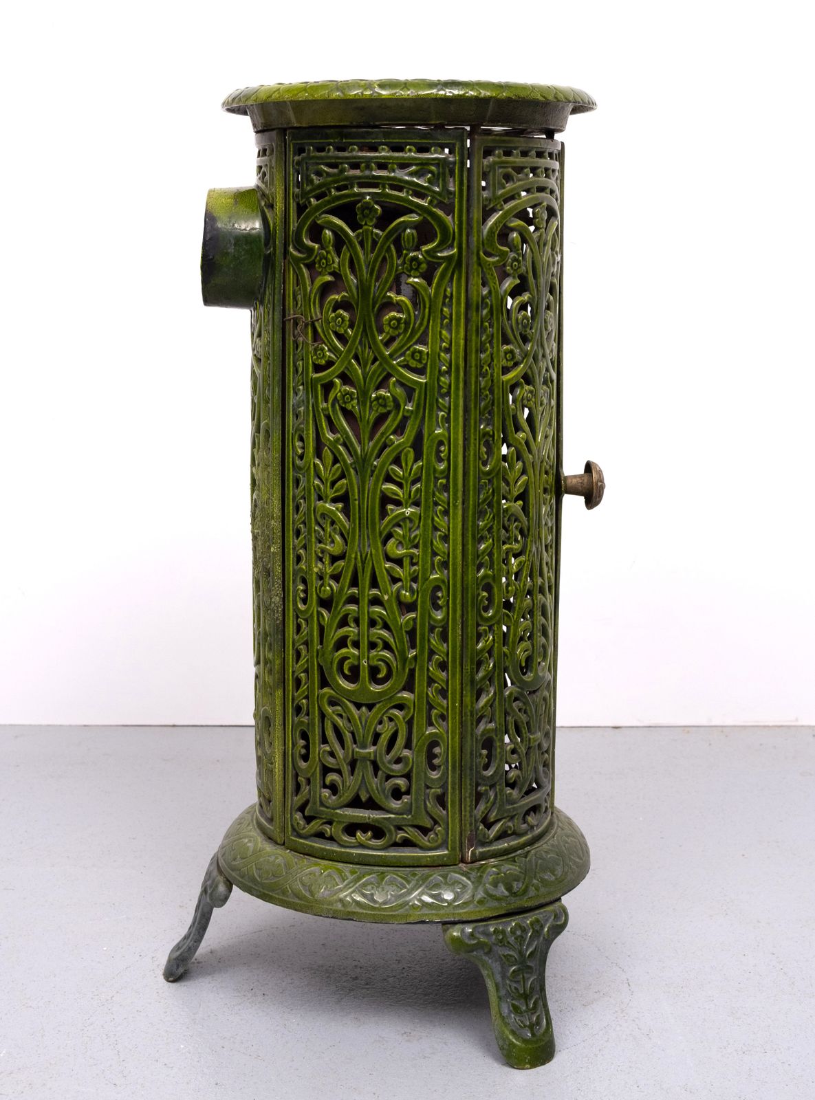 19th Century French Green Enameled Cast Iron Heater Stove photo vinterior