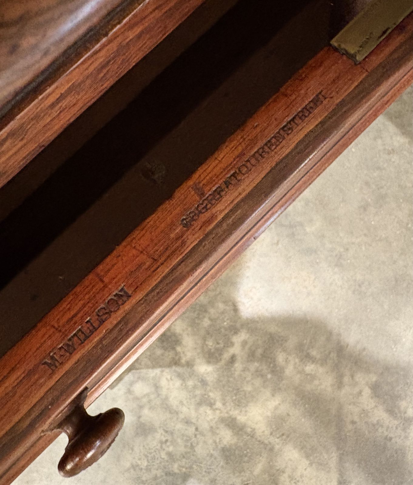 photo furniture Large 19th Century Rosewood Davenport Desk