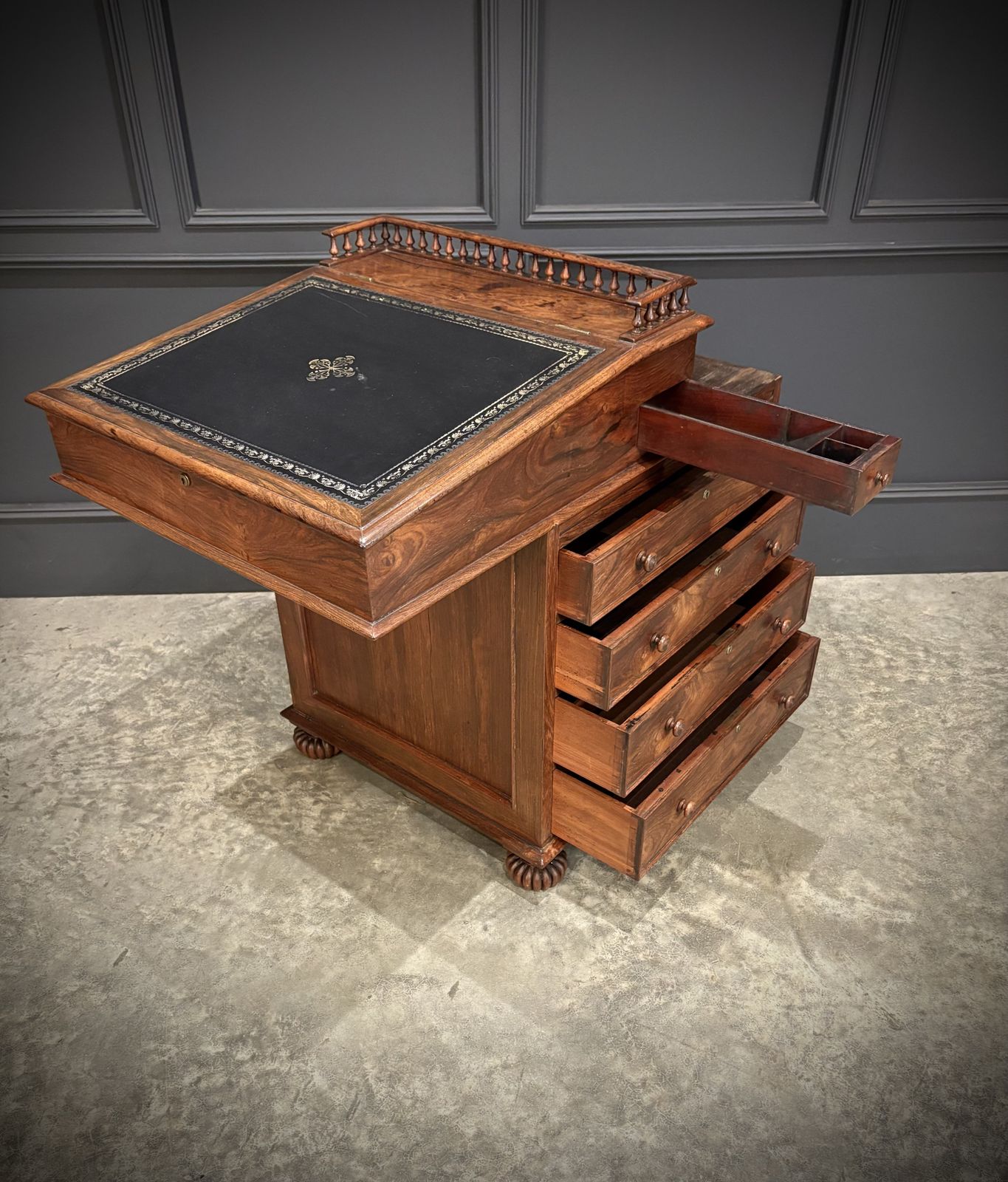 photo buy Large 19th Century Rosewood Davenport Desk