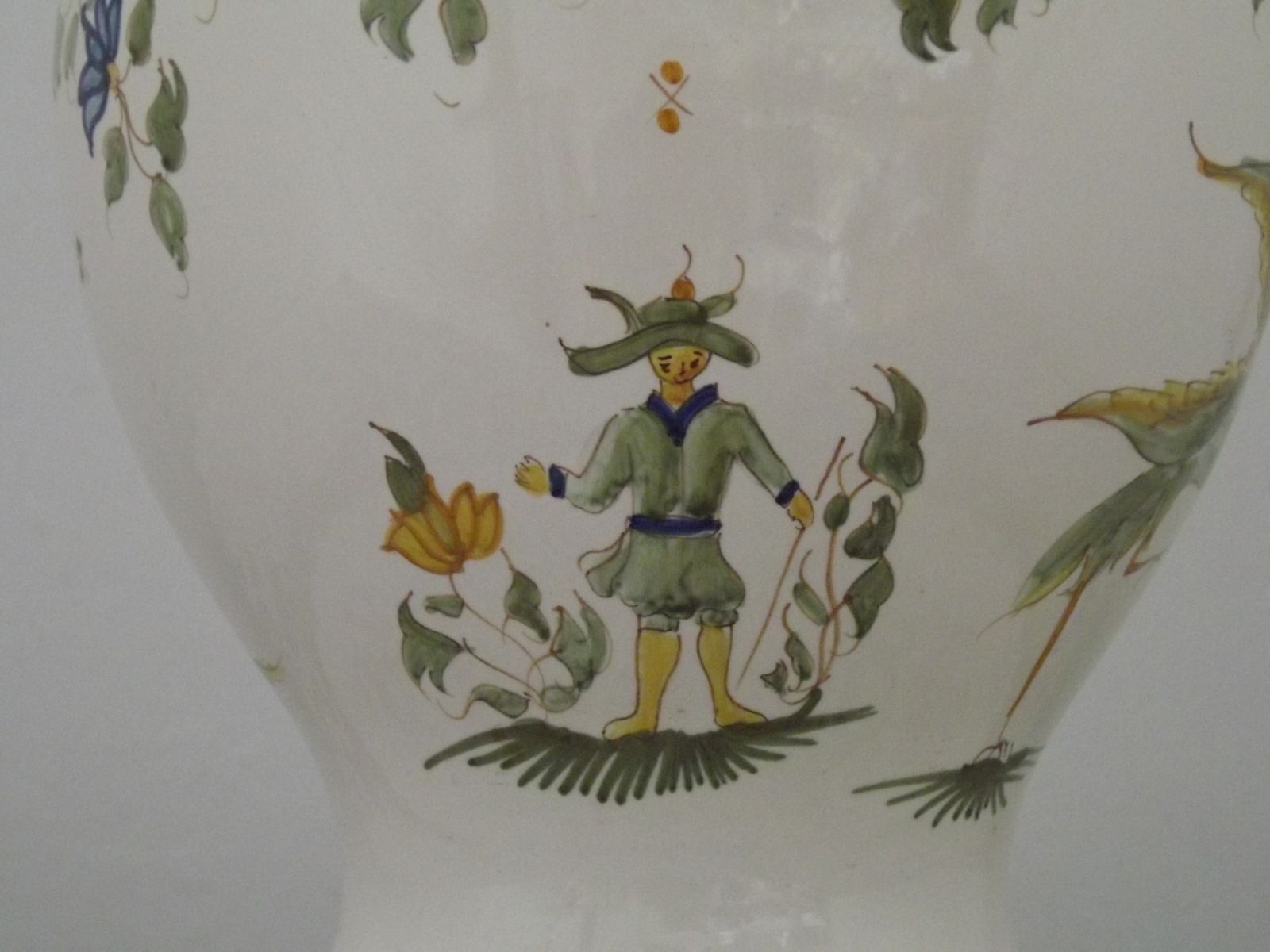 photo vintage Louis Drimmer Faience Style Table Lamp With Wooden Plinth & Fringed Lined Shade