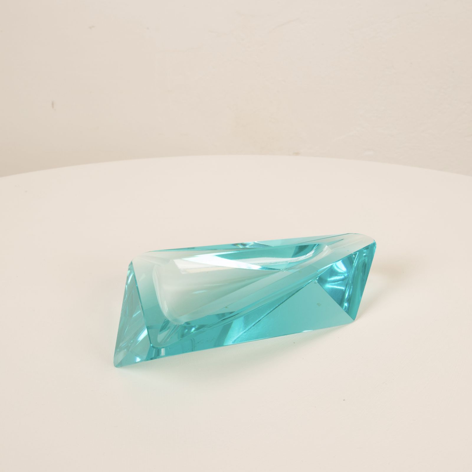 photo vinterior Fontana Arte Italia Style Blue Crystal Ashtray From The 1970s.