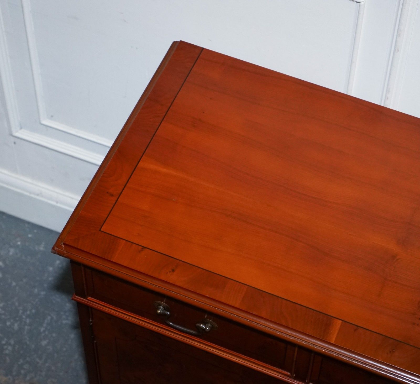 photo vinterior Vintage Burr Yew Wood Sideboard With Four Cupboards & Drawers