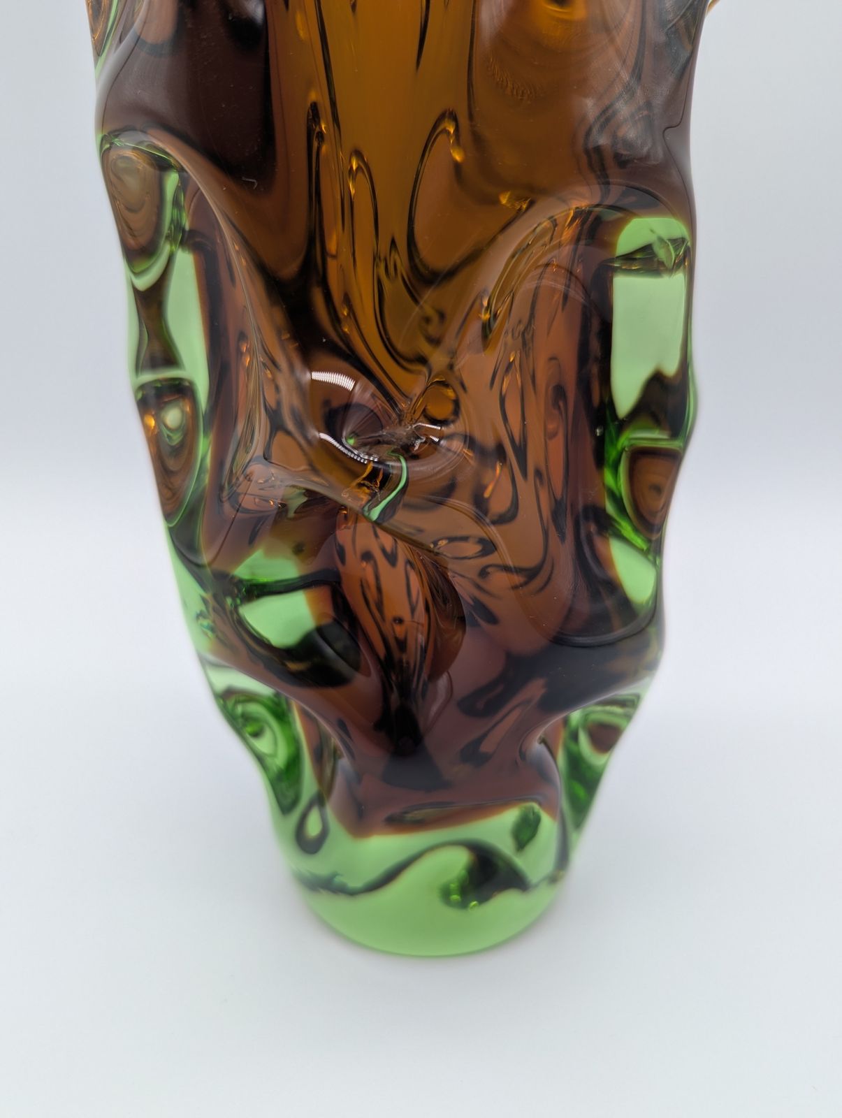 photo furniture 1960s Czech Amber & Green Sommerso “Brain” Vase, Attributed To Pavel Hlava For Borske Sklo (28 Cm)