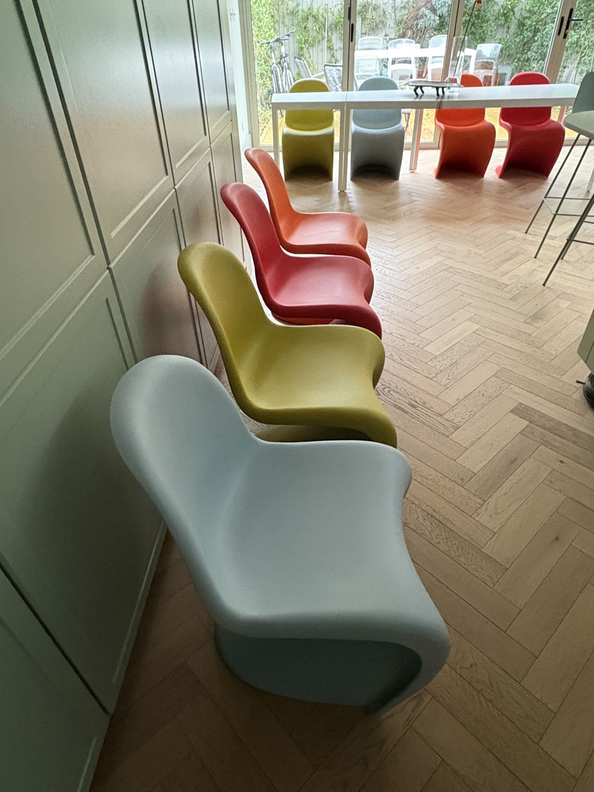 Vitra Pantone Chairs, 8 Pieces, 4 Colours , Polypropylene photo Furniture