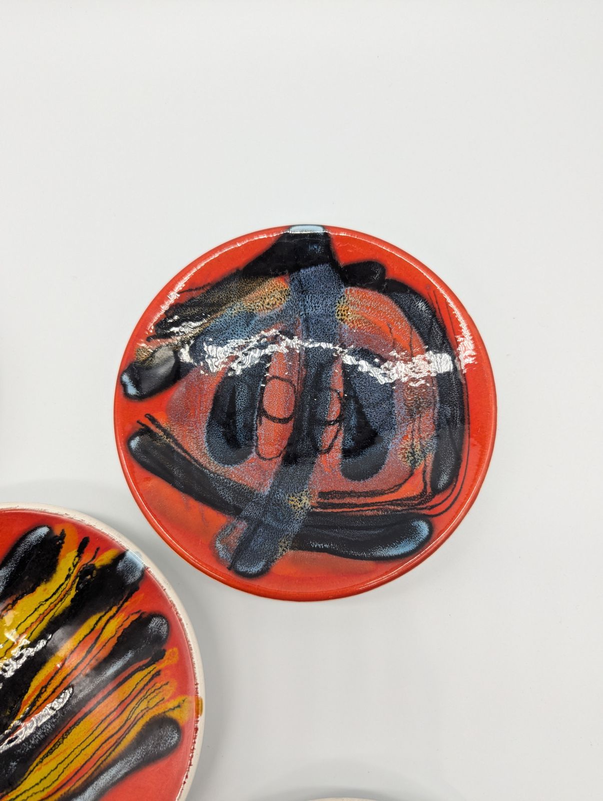 photo furniture Set Of 5 Poole Pottery ‘Delphis’ Pin Dishes – Shape 49 – 1960s – From A Single Collection