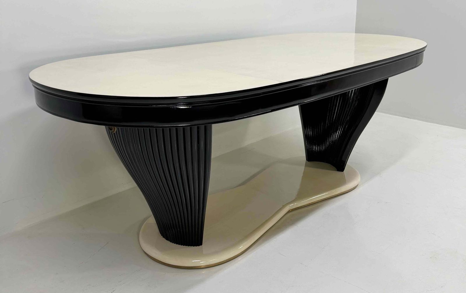 Extendable Italian Art Deco Dining Table Att. Vittorio Dassi In Parchment, 1940s photo vinterior