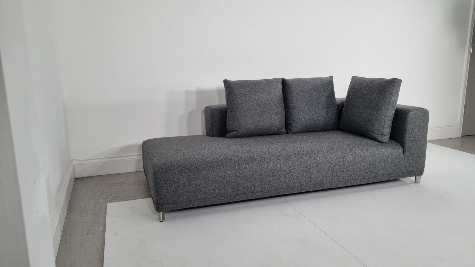 Ligne Roset Opium Chaise Unit In Luxurious Grey Wool In Excellent Condition photo Furniture