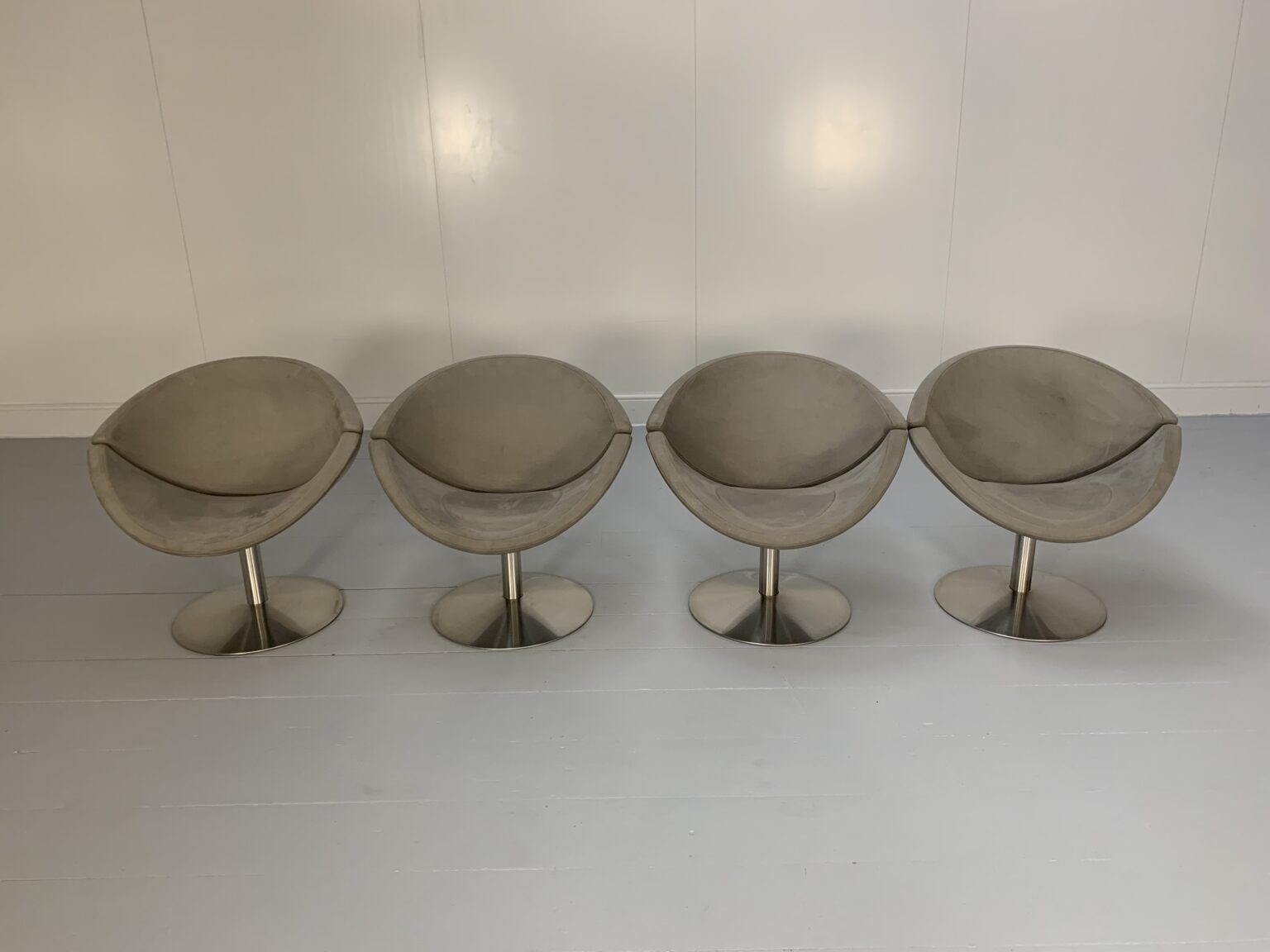 Suite Of 4 “Ej 96 Apollo” Chairs In Mid Grey Alcantara photo for sale