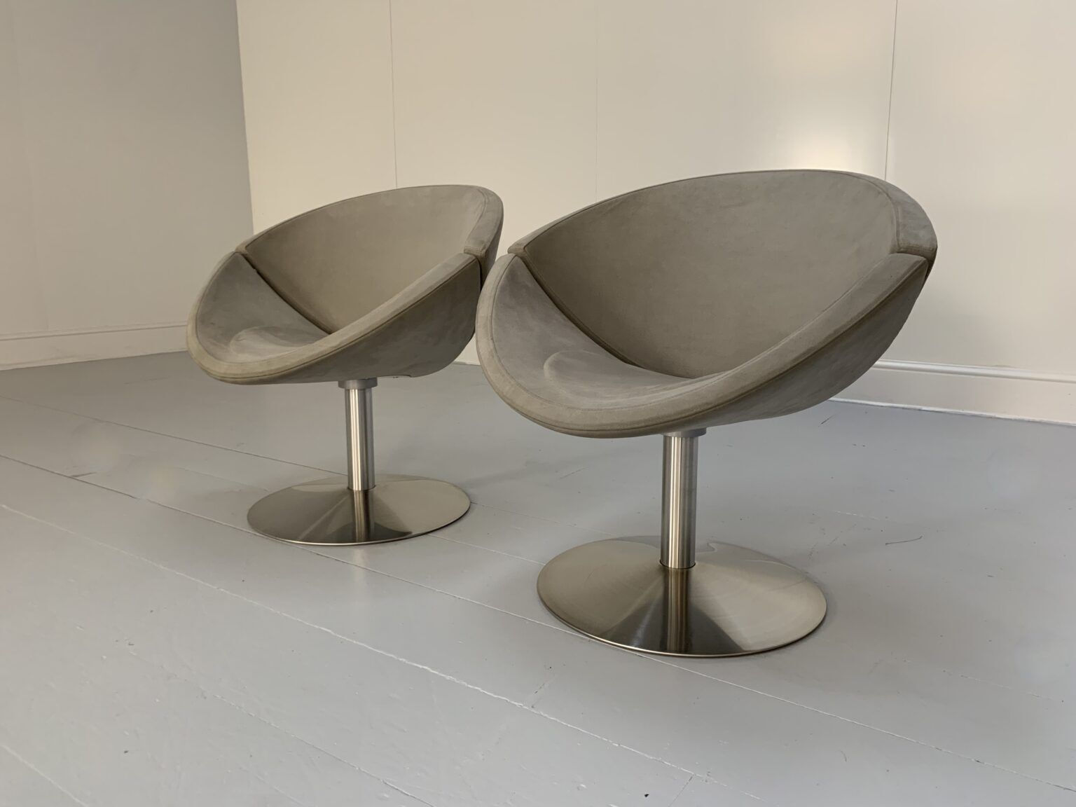 Pair Of Erik Jorgensen “Apollo” Ej 96 Chairs – In Mid Grey Alcantara
