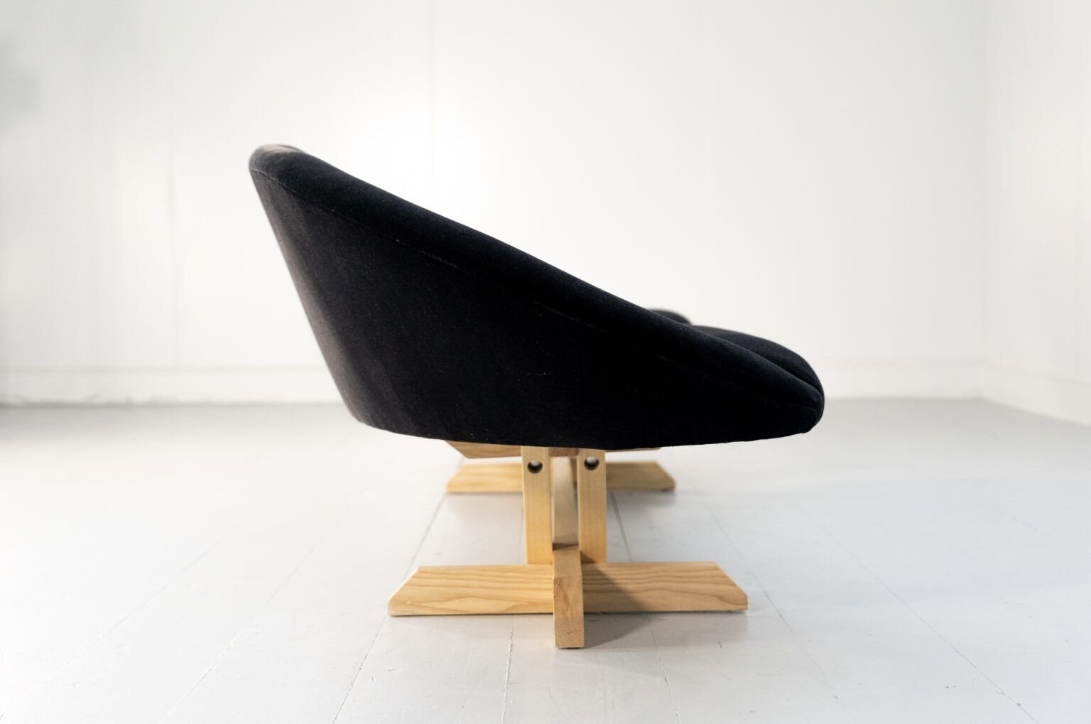 George Smith Sofa – “Bean” 4 Seat Sofa By Tom Dixon – In Kvadrat “Haakon” Mohair photo furniture