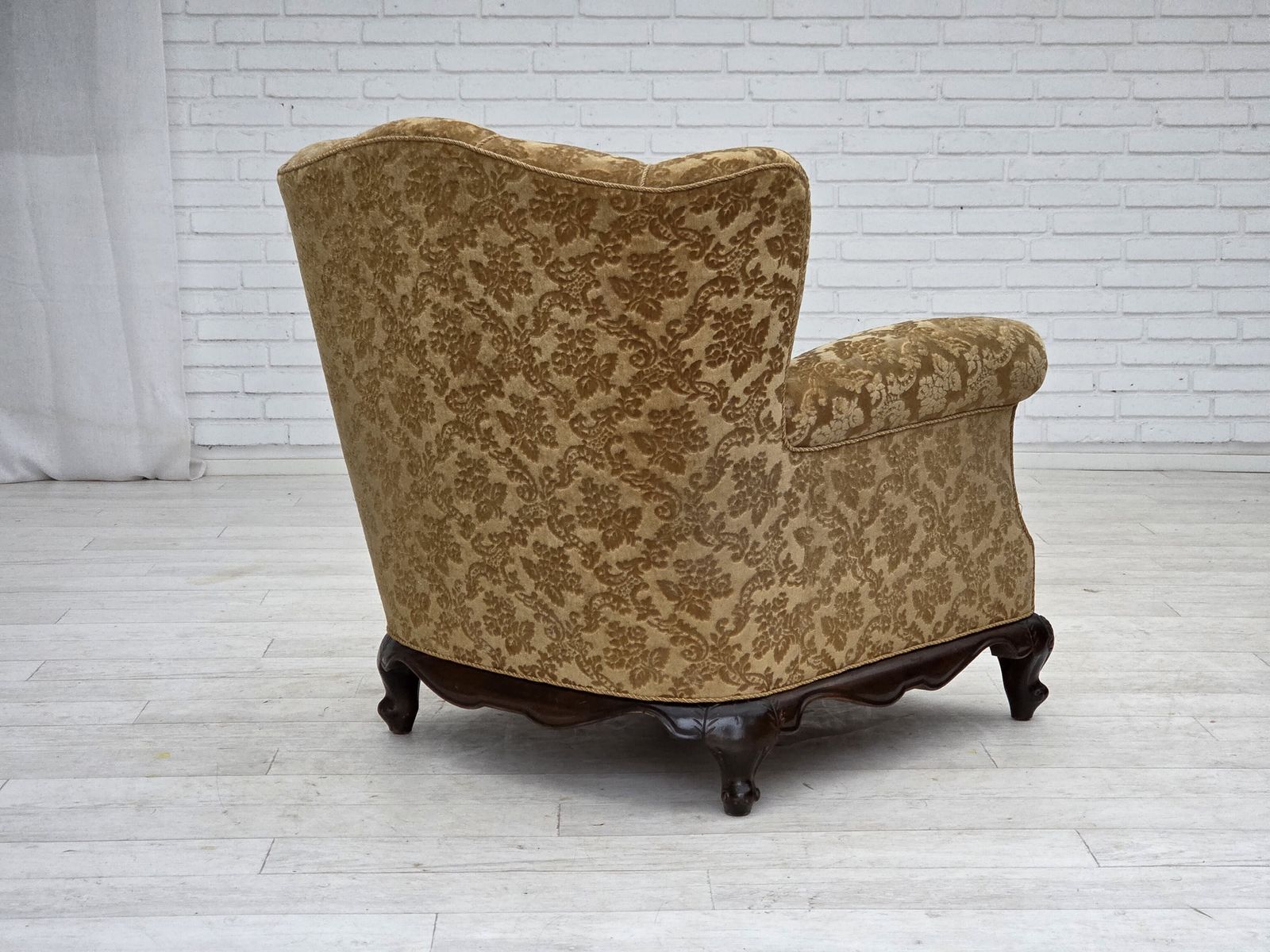 Meubels Ca. Jaren 1950, Deense Relax Fauteuil, Meubelvelours, Gesneden Eikenhout. photo