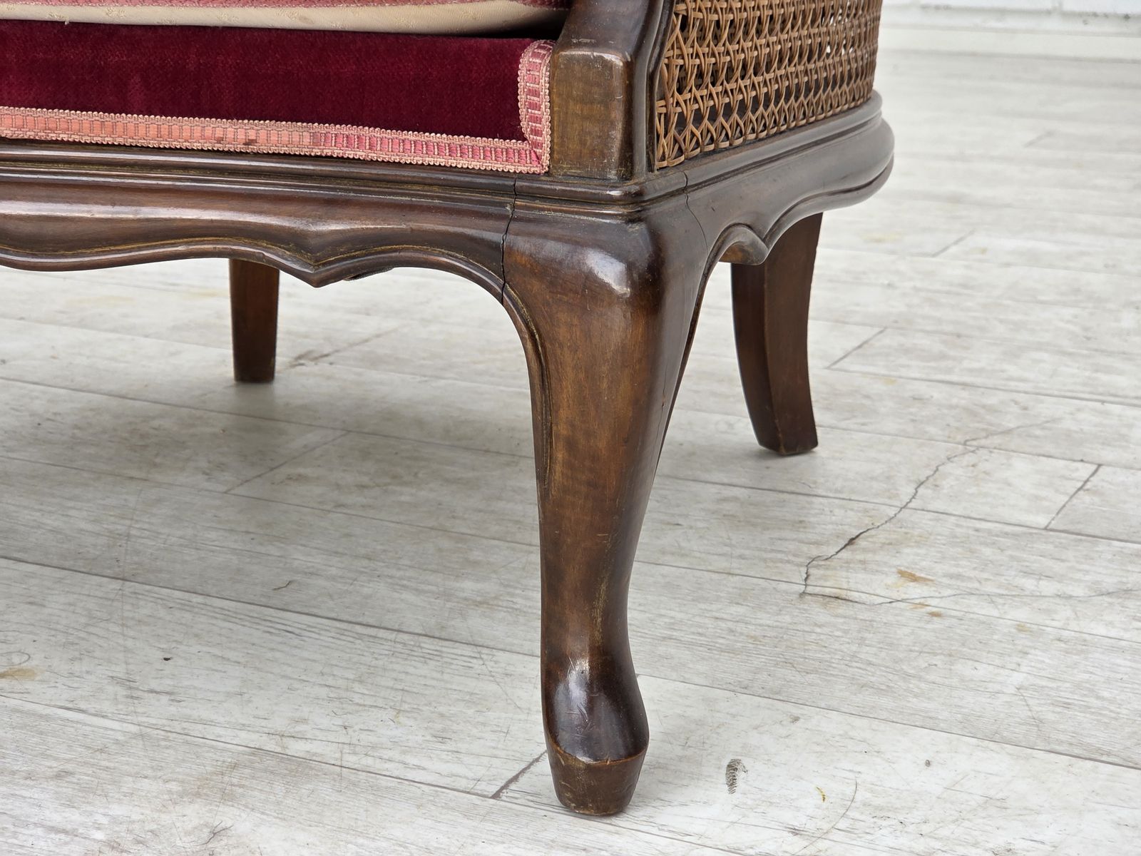 photo vinterior 1950s, Danish Armchair, Furniture Velour, Ash Wood, Furniture Mesh.