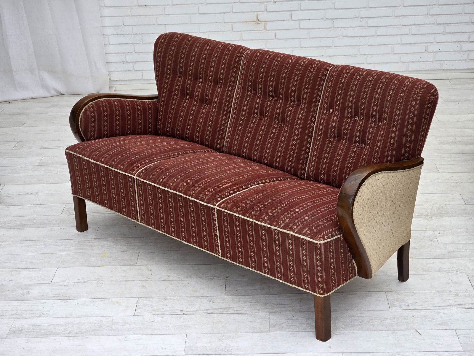 photo vinterior 1960s, Danish 3 Seater Sofa, Red Furniture Wool, Beech Wood.