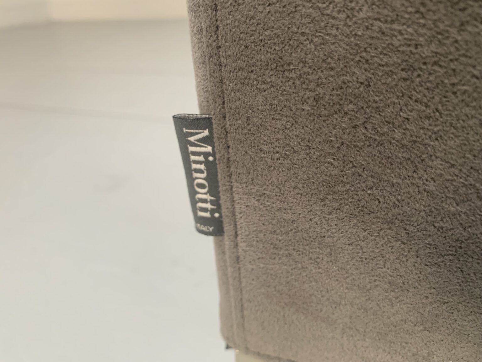 Furniture Minotti “Klee” Armchair – In Grey Alcantara photo