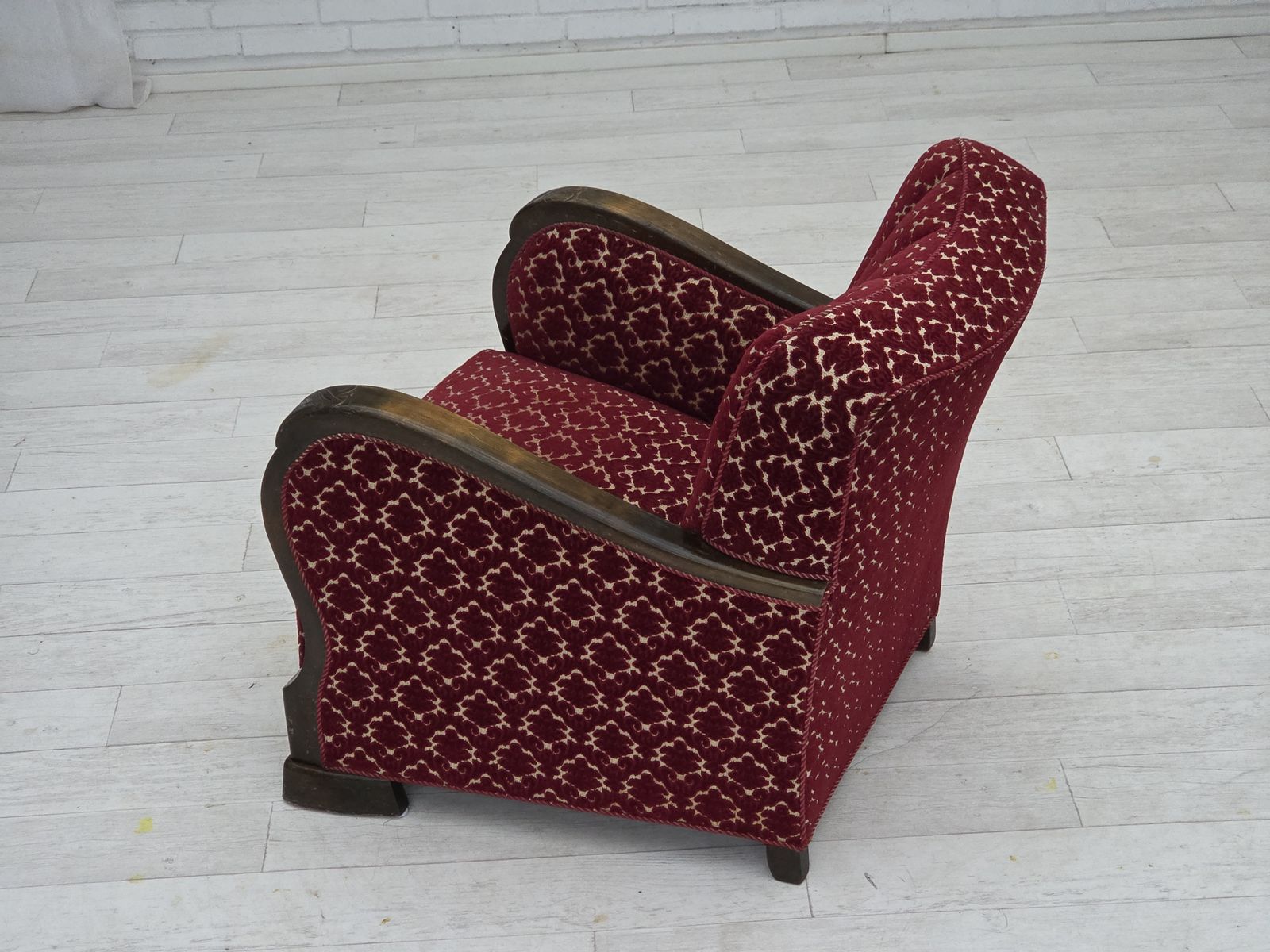photo vintage 1960s, Danish Armchair, Cherry Red Furniture Velour, Oak Wood.