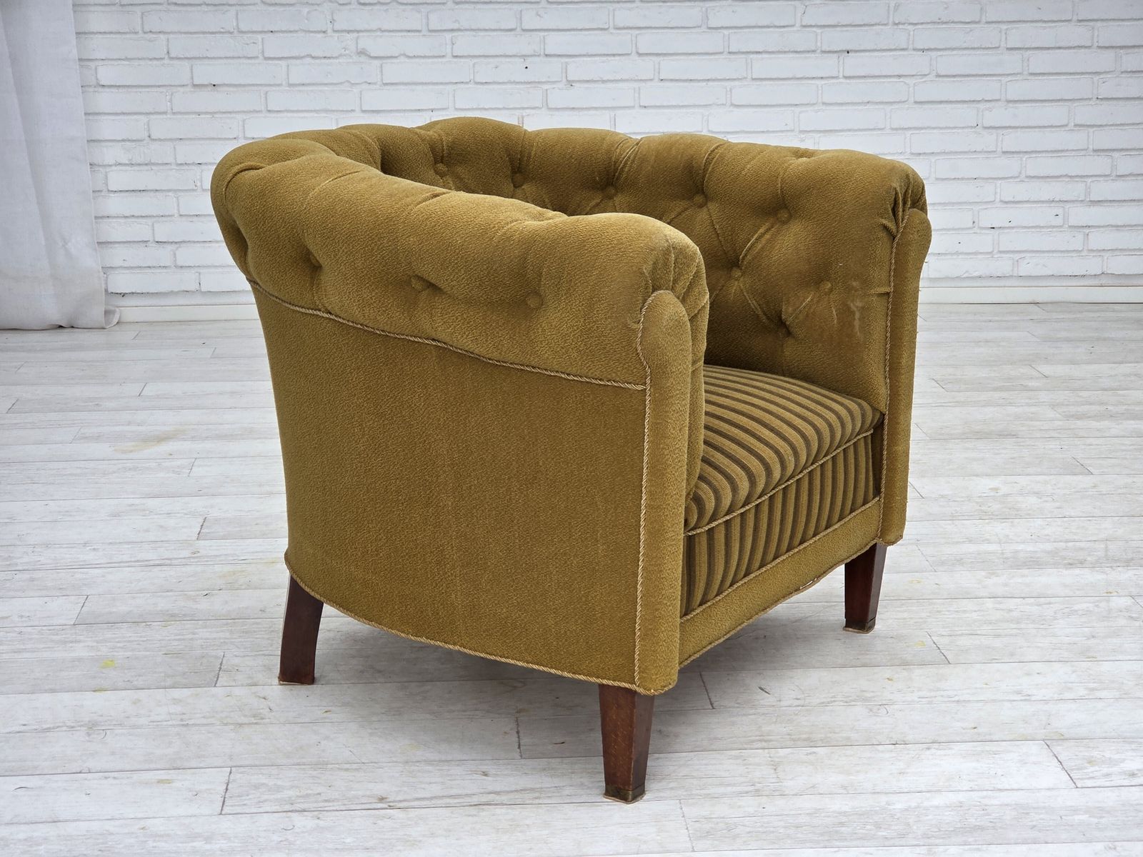 Ca. Jaren 1950, Deense Relaxfauteuil, Groen Meubelwol, Essenhout. photo for sale