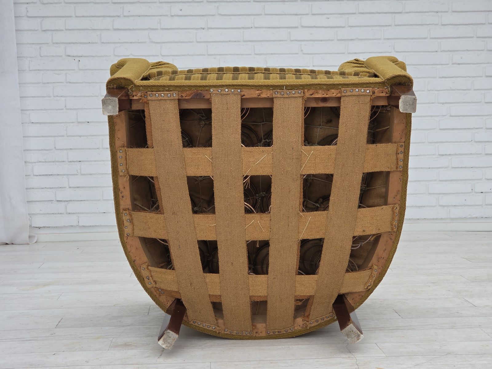 photo for sale Ca. Jaren 1950, Deense Relaxfauteuil, Groen Meubelwol, Essenhout.