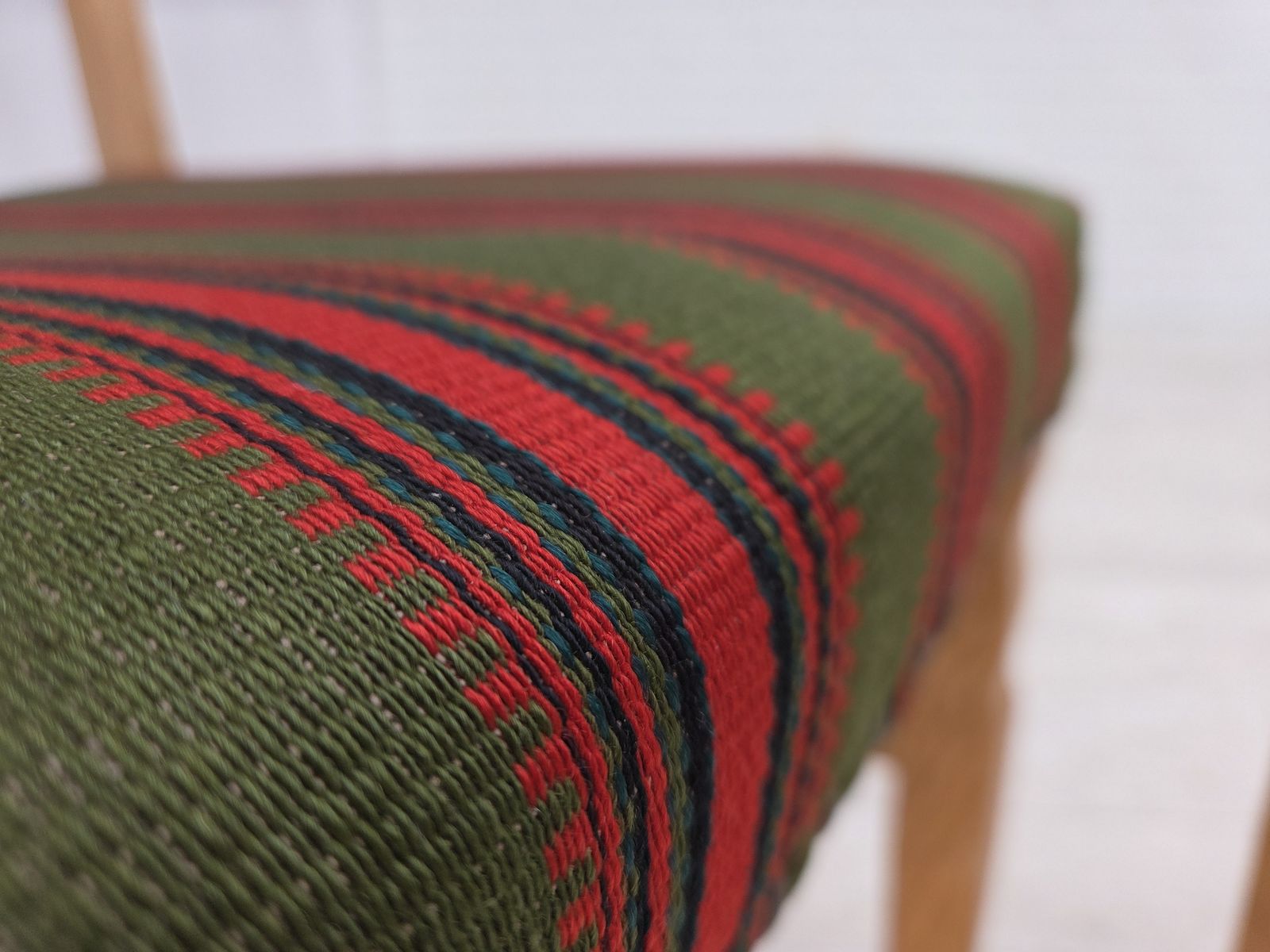 photo vinterior 1970s, Set Of 2 Danish Dining Chairs, Furniture Wool, Solid Oak Wood.