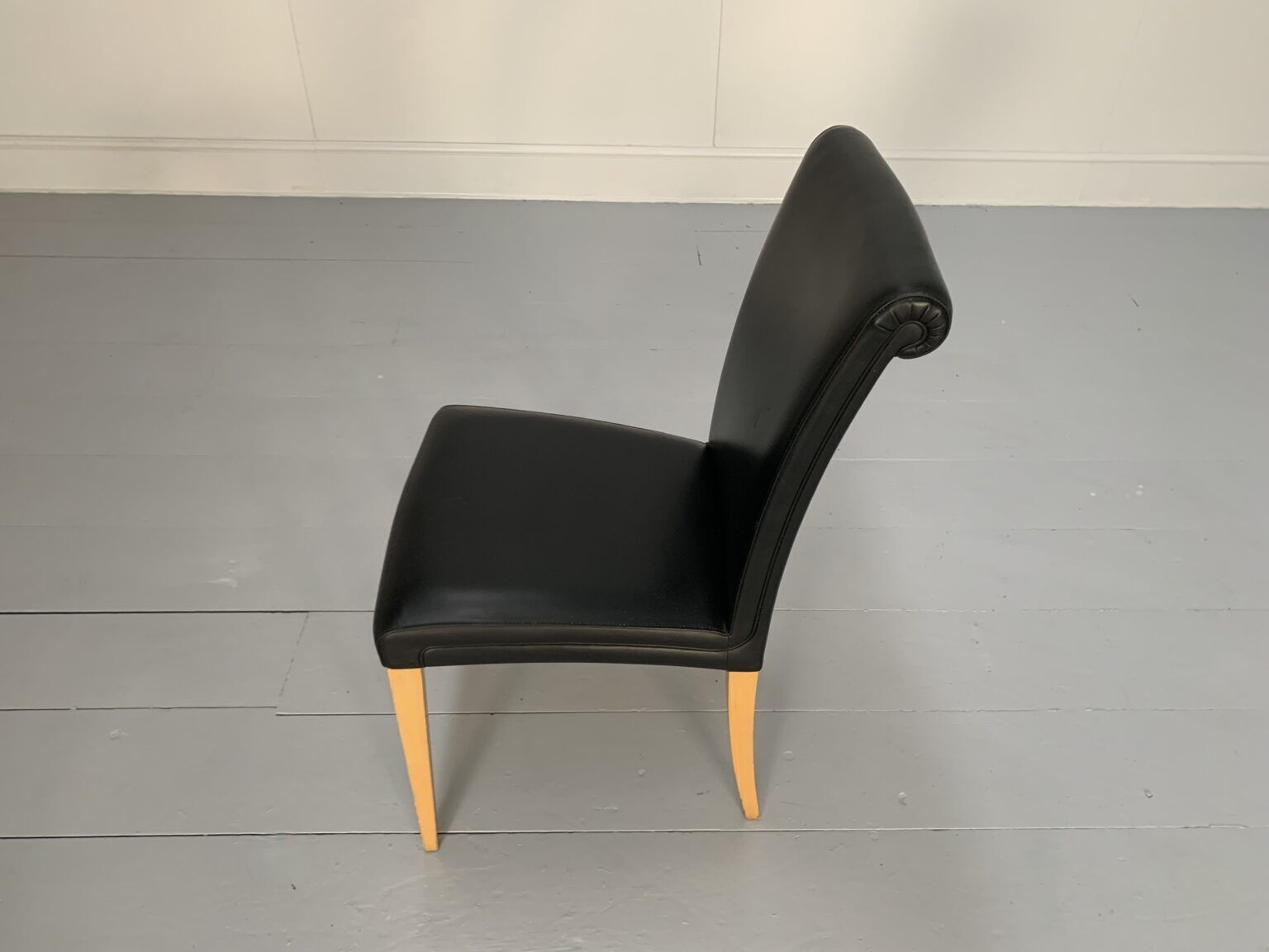 4 Poltrona Frau “Vittoria” Dining Chairs – In Black “Pelle Frau” Leather photo vintage
