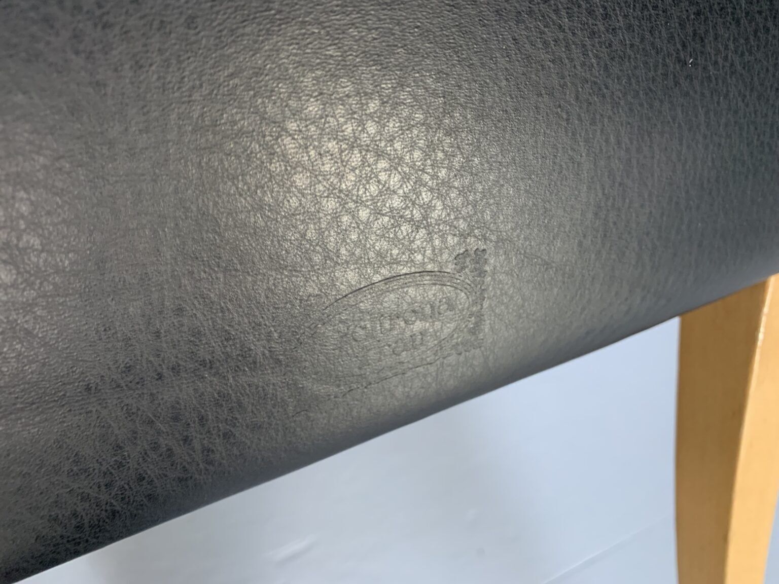 photo vinterior 4 Poltrona Frau “Vittoria” Dining Chairs – In Black “Pelle Frau” Leather