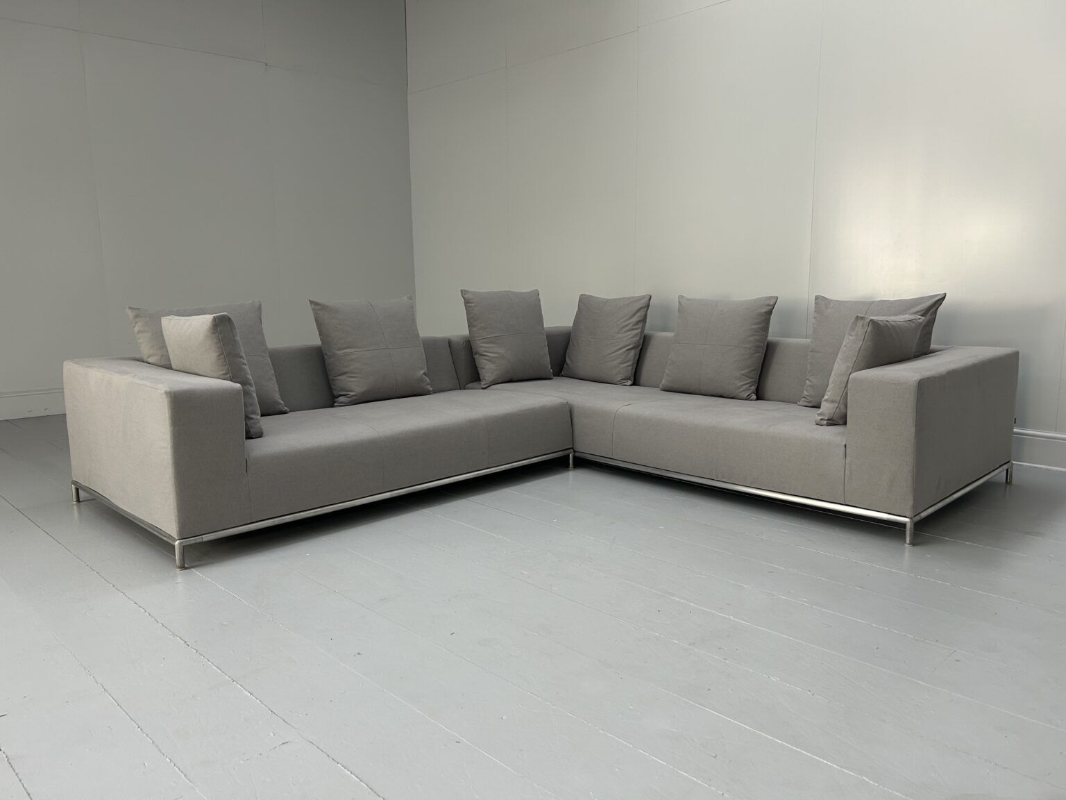B&B Italia “George” L Shape Sofa – In Pale Grey Linen photo vinterior