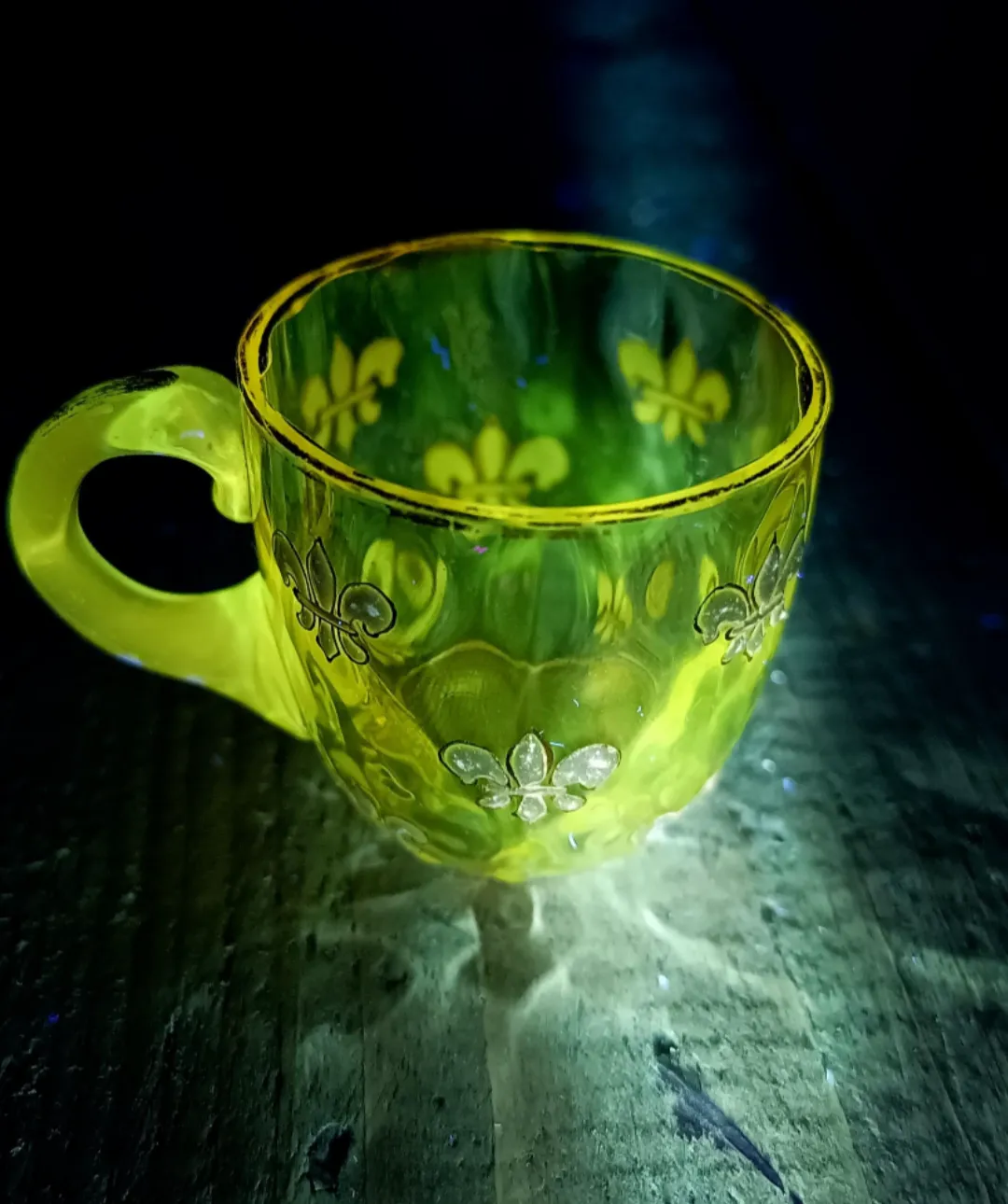 Miniature Liqueur Glass: Pantin France, Fleur De Lis Paste Enamel, Art Nouveau photo vinterior