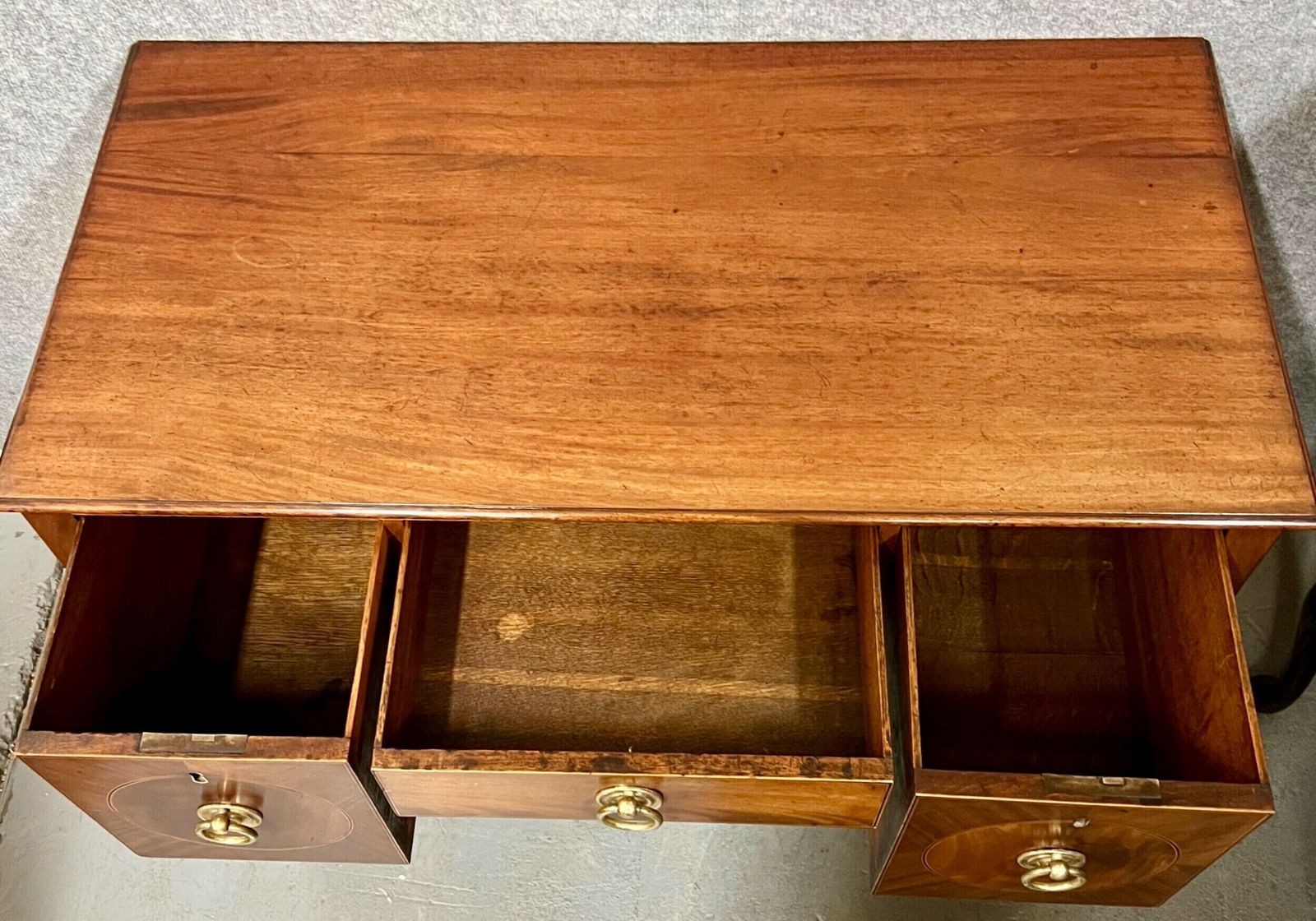 Small Georgian Mahogany Sideboard photo vinterior
