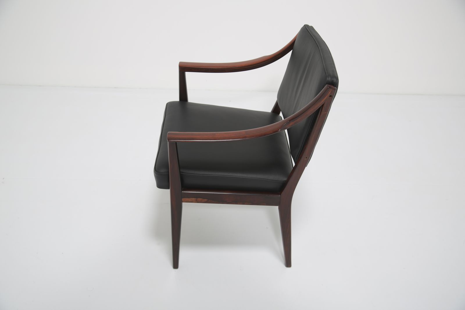 photo for sale Vintage Palissander En Zwart Lederen Fauteuil Van Karl Erik Ekselius Voor Joc Vetlanda, Jaren 1960