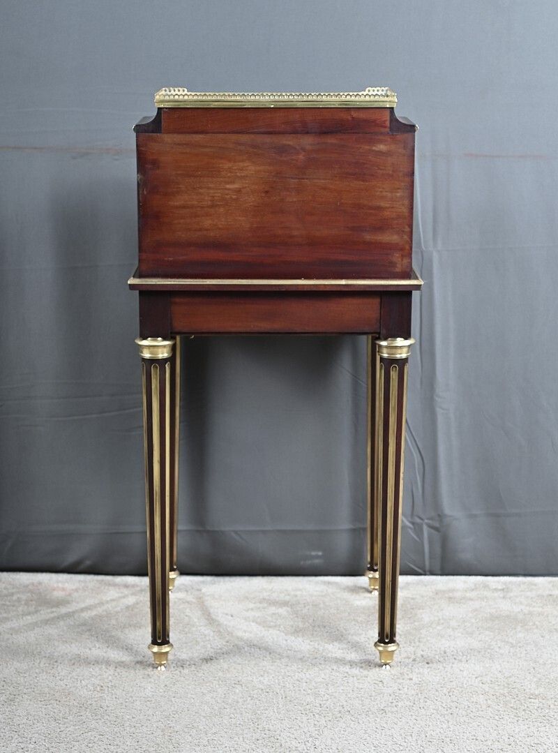 photo vintage Small Mahogany Parlor Cabinet, Louis XVI Style – Second Half Of The 19th Century