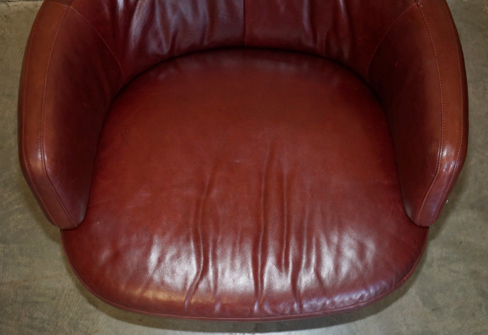 Pair Of Exquisite Bordeaux Leather Natuzzi Swivel Armchairs With Lumbar Cushions photo vintage