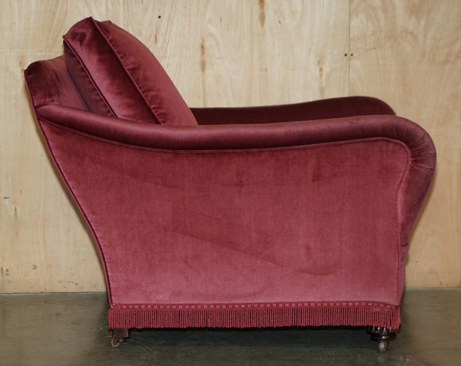 photo furniture Exquisite Victorian Salmon Velour Upholstered Sofa & Pair Of Armchairs Suite