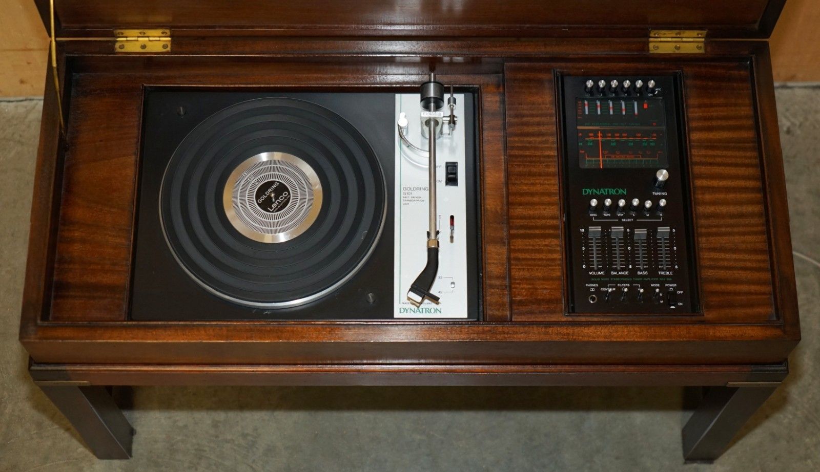 photo vintage Royal Warrant Military Campaign Dynatron Hfc 65 Record Player Radio Coffee Table