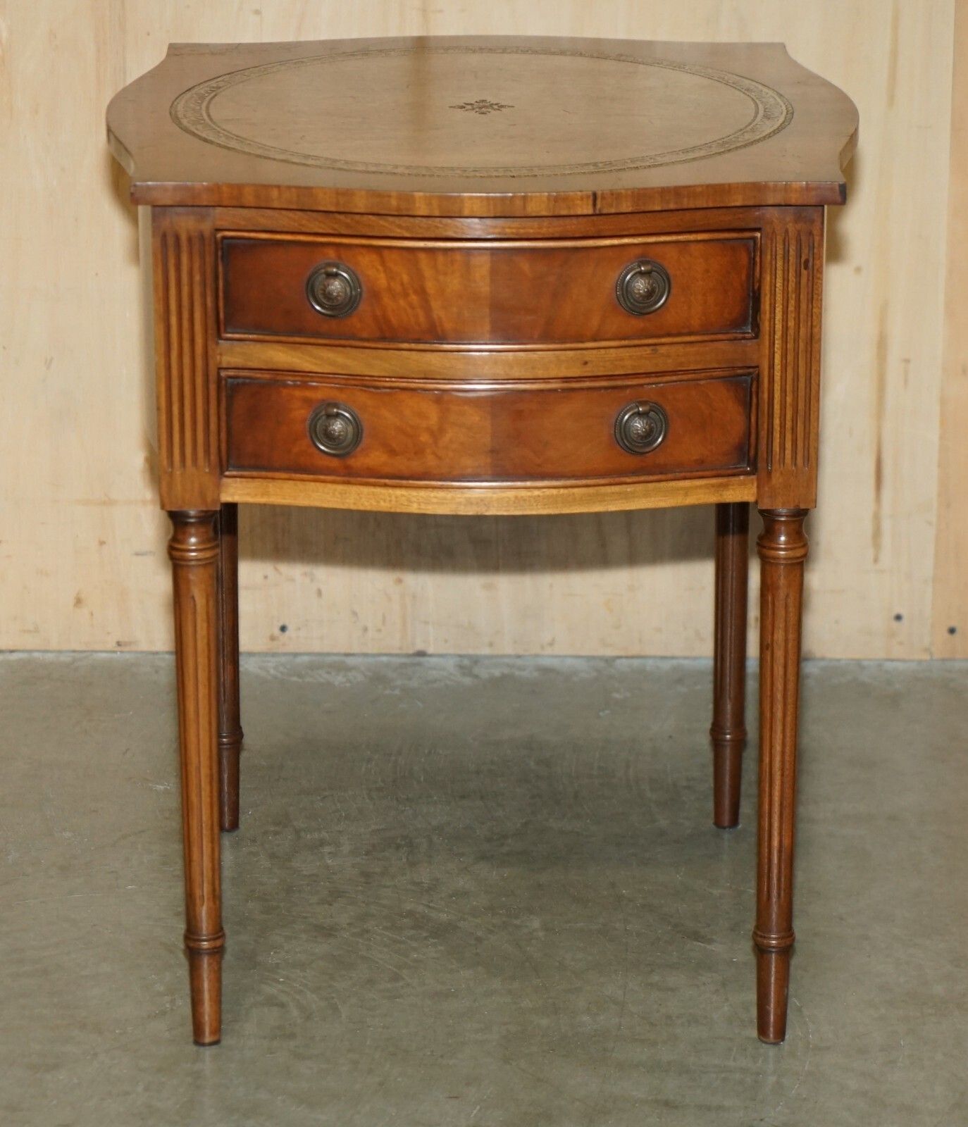 photo vintage Pair Of Mid Century Bevan Funnell Mahogany & Leather Side End Bedside Tables