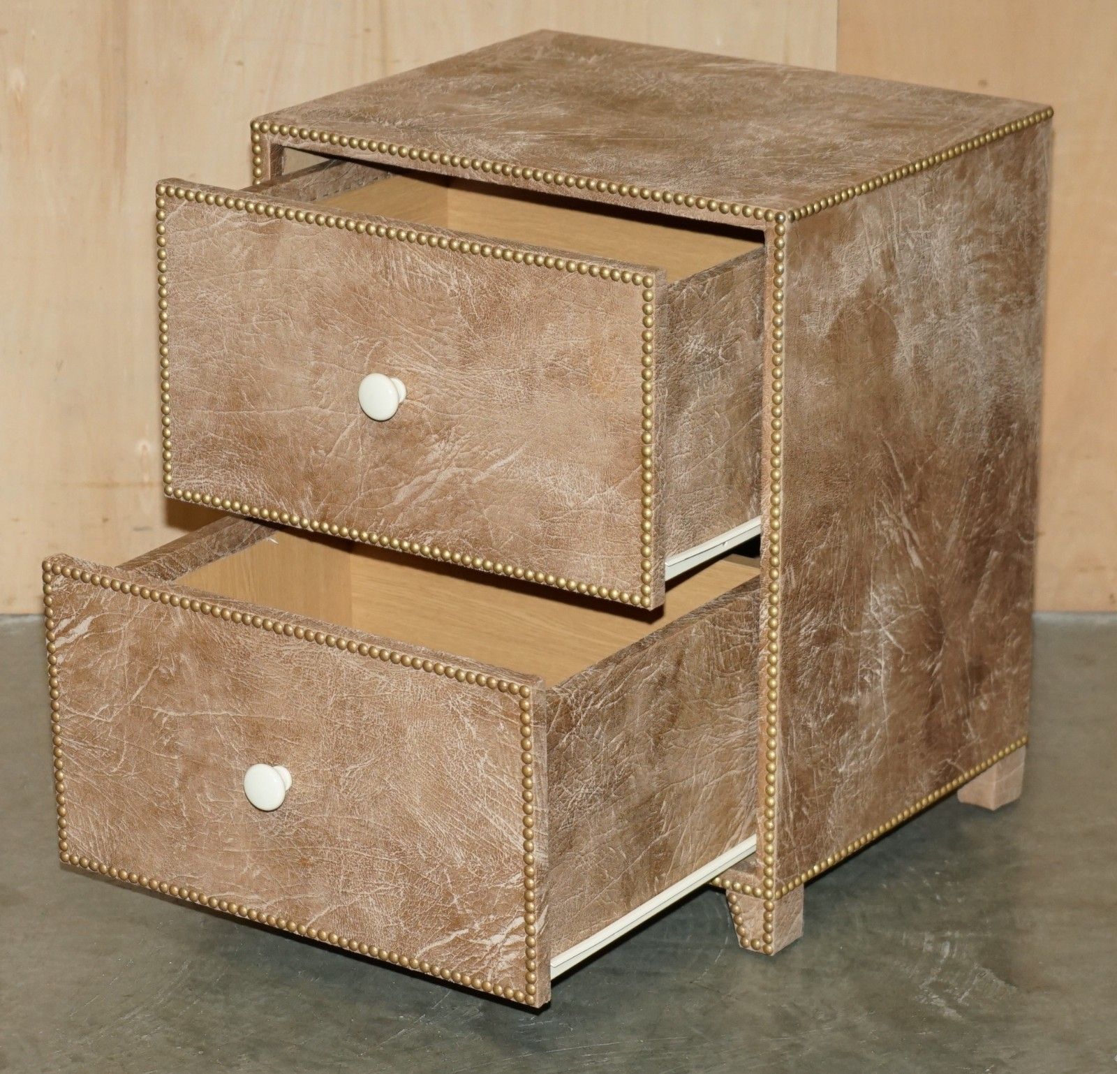 2350.0 Lovely Pair Of Heritage Brown Leather Nightstand Bedside Side End Table Drawers photo