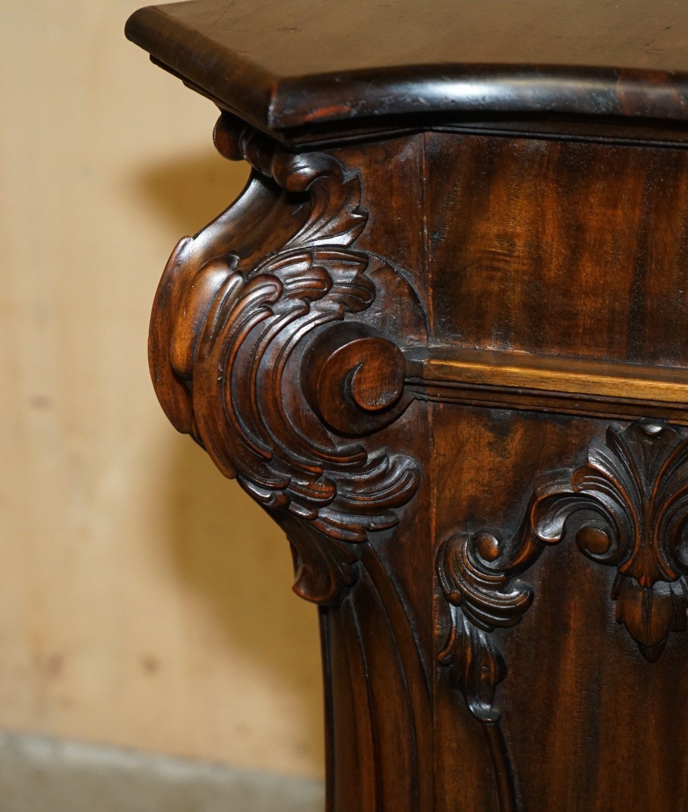 Super Decorative Antique Flamed Mahogany Heavily Carved Display Pedestal photo vinterior