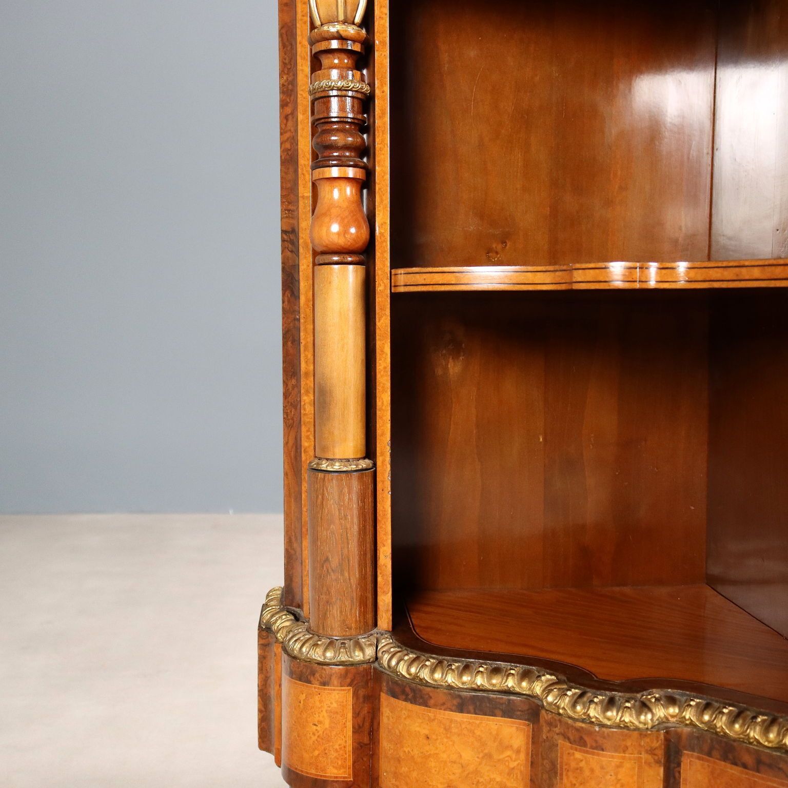 photo for sale Antique Chest Of Drawers Maple Burl Veneer United Kingdom XIX Century
