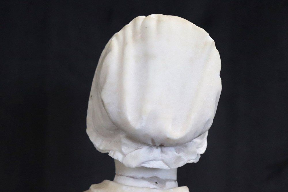Bust Of A Lady, 19th Century, White Marble Sculpture photo vinterior