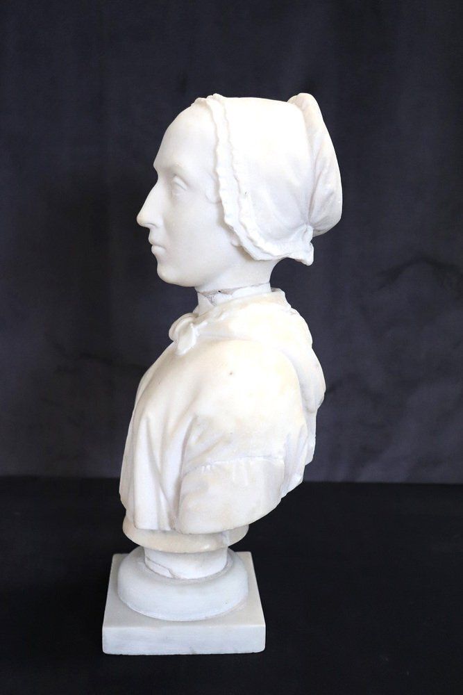 photo furniture Bust Of A Lady, 19th Century, White Marble Sculpture