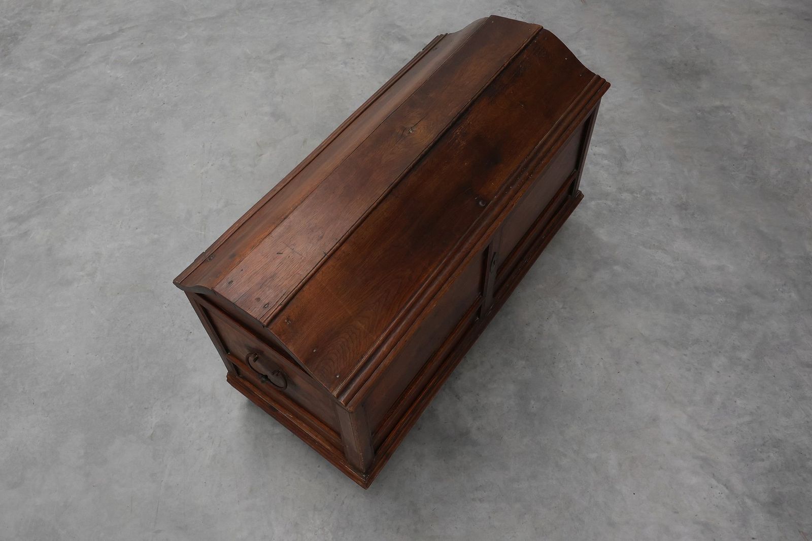 photo vinterior Large 18th Century Provincial Oak Chest, France