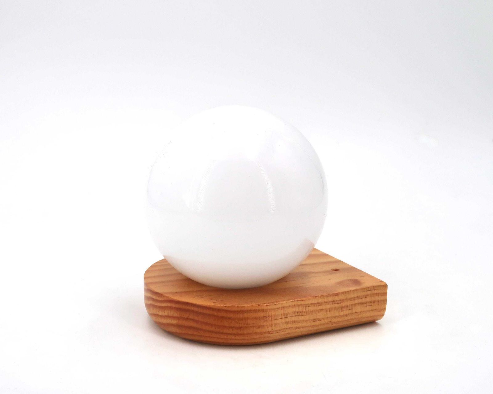 Franse Wandlamp, Voetstuk Van Grenenhout En Witte Glazen Bol, Jaren 1980 / Verlichting, Badkamer, Entree, Les Arcs Charlotte Perriand, Woondecoratie