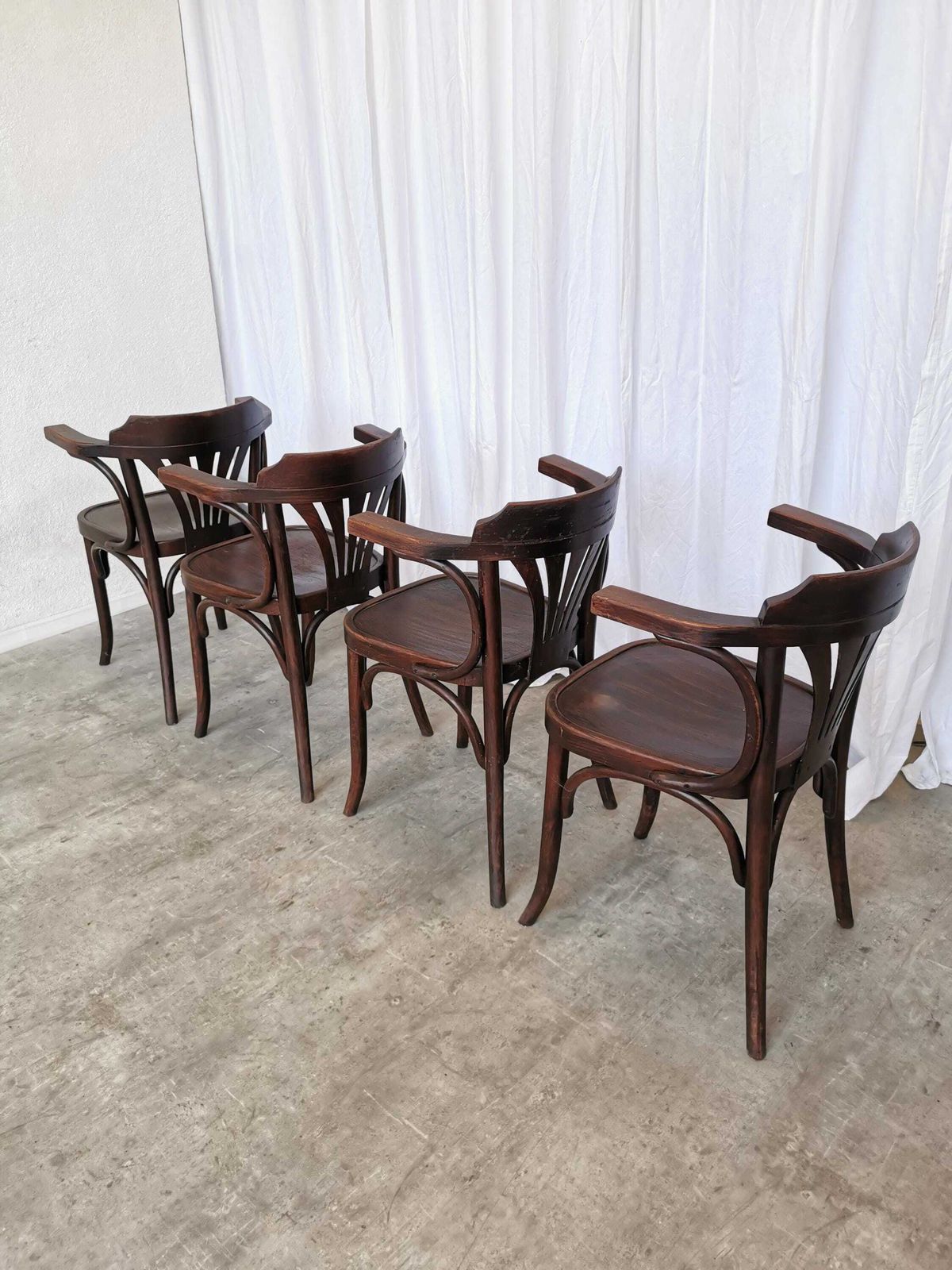 photo furniture Set Of 4 Vintage Bentwood Dining Chair: Mid Century Thonet Style Armchair
