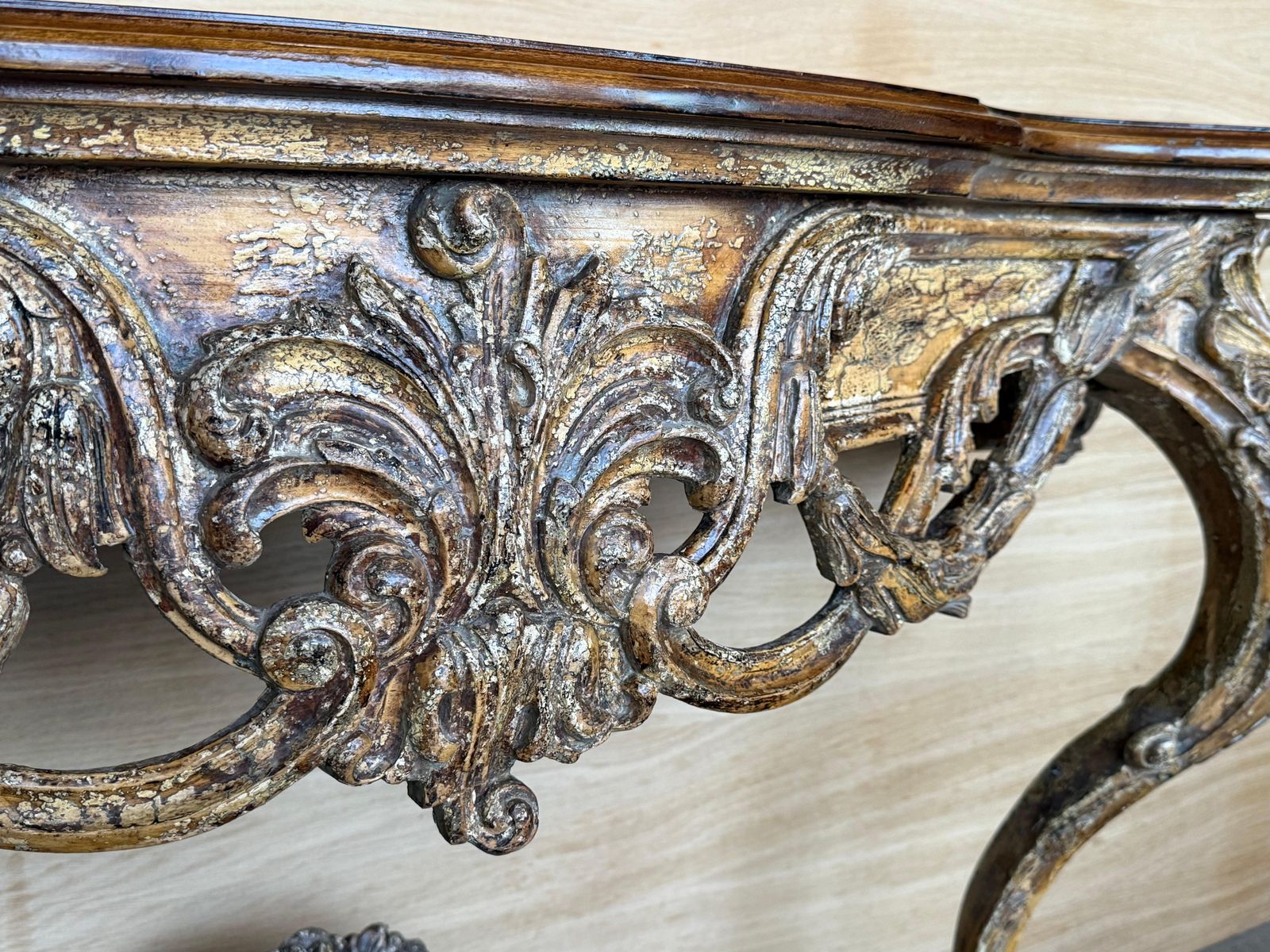 photo for sale Console murale de style Louis XIV sculptée et peinte, plateau en bois