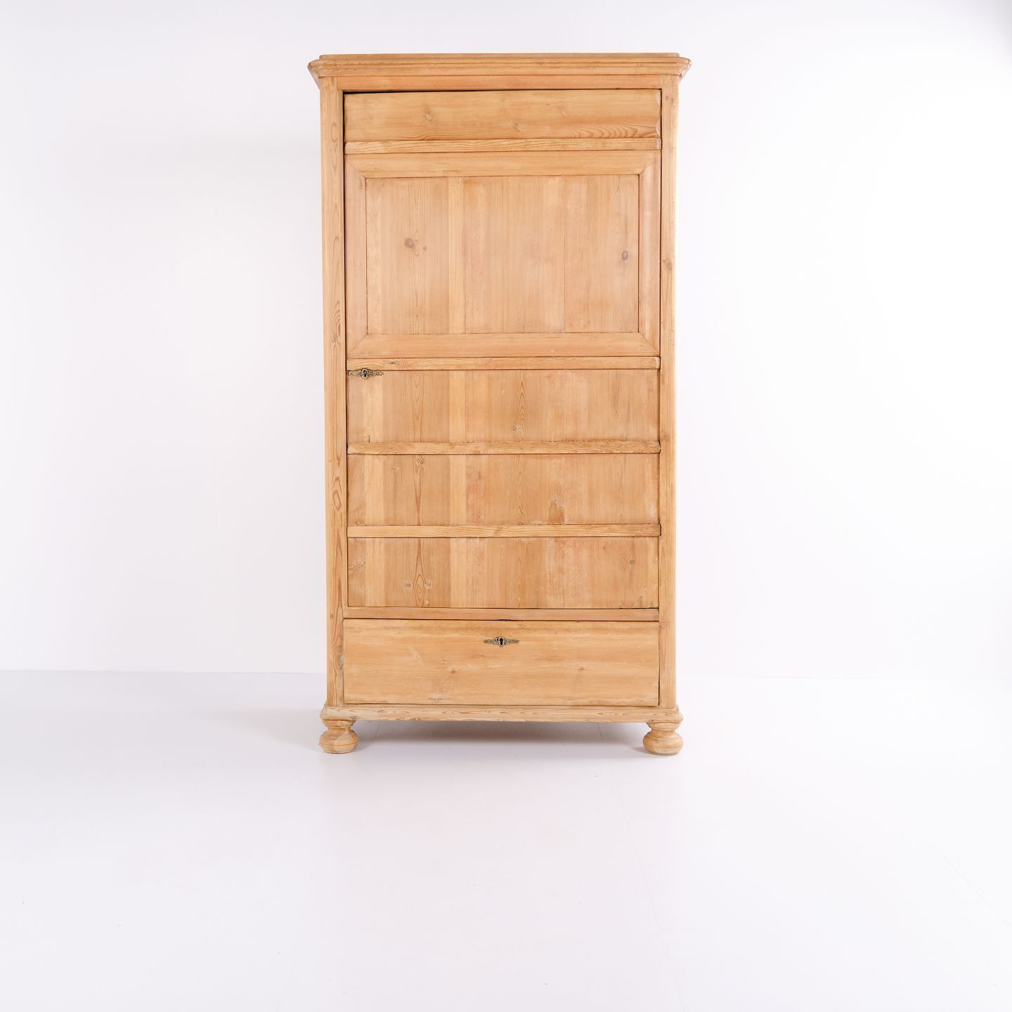 Chamber Cabinet Round Legs   Pine Wood Drawer   1900s
