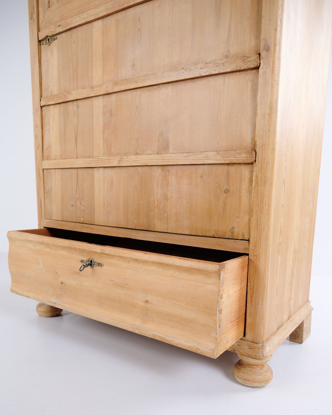 photo furniture Chamber Cabinet Round Legs   Pine Wood Drawer   1900s