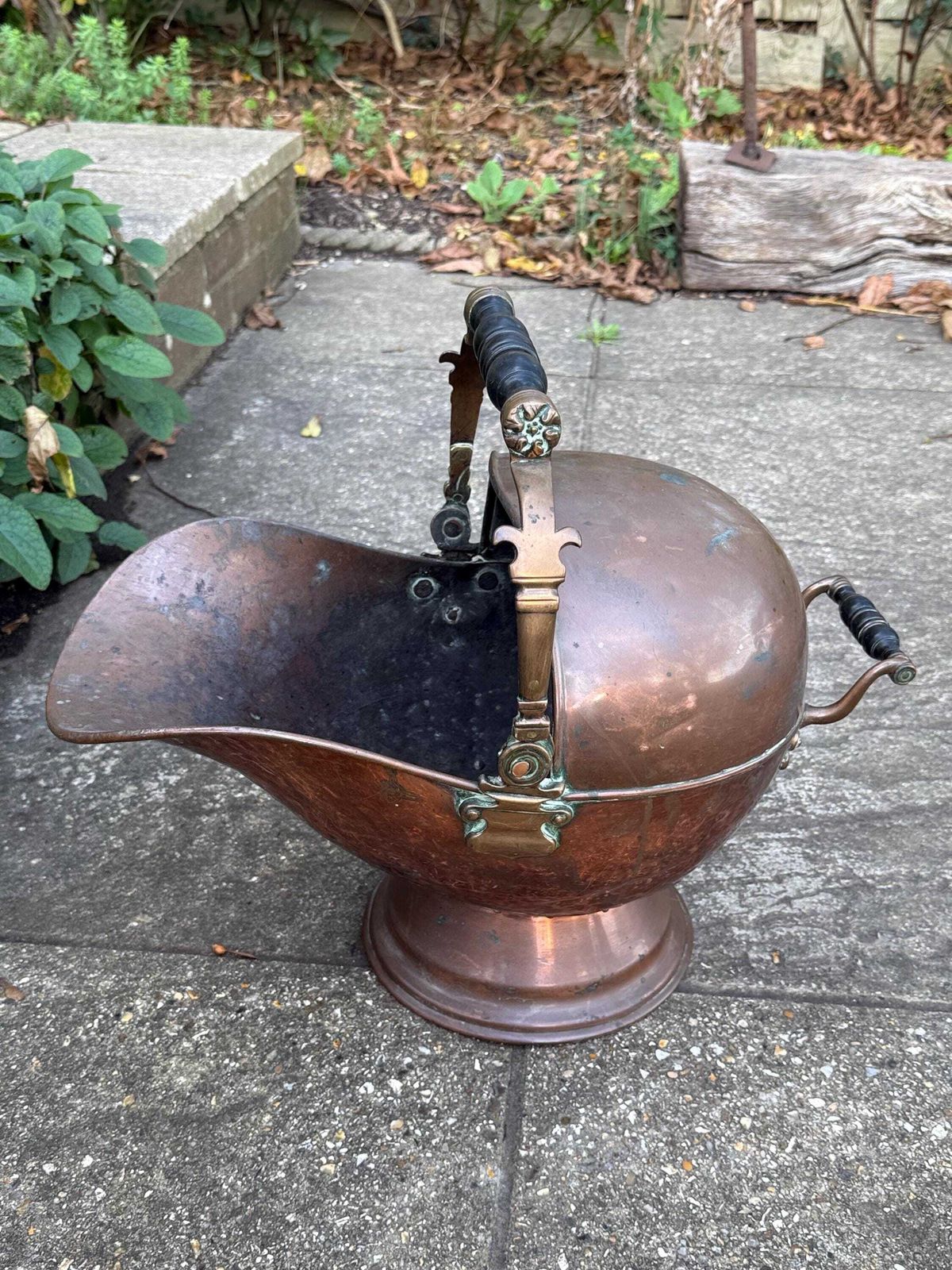 photo vinterior Antique Copper & Brass Coal Scuttle With Verdigris Patina And Turned Handle