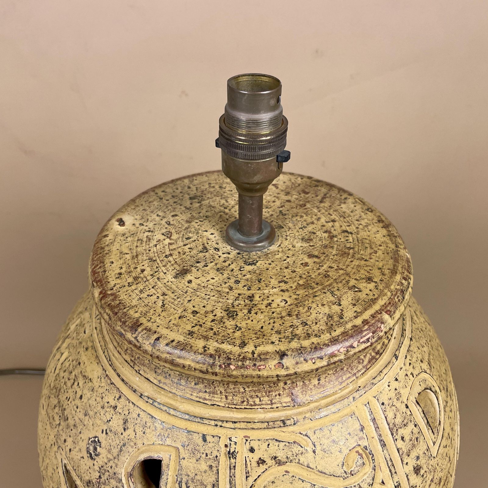 Ceramic Clay Patterned Studio Pottery Lamp Bedside Table Light Round Vase Retro Cottage Natural Antique Pattern Handmade Textured Vintage photo 115.0