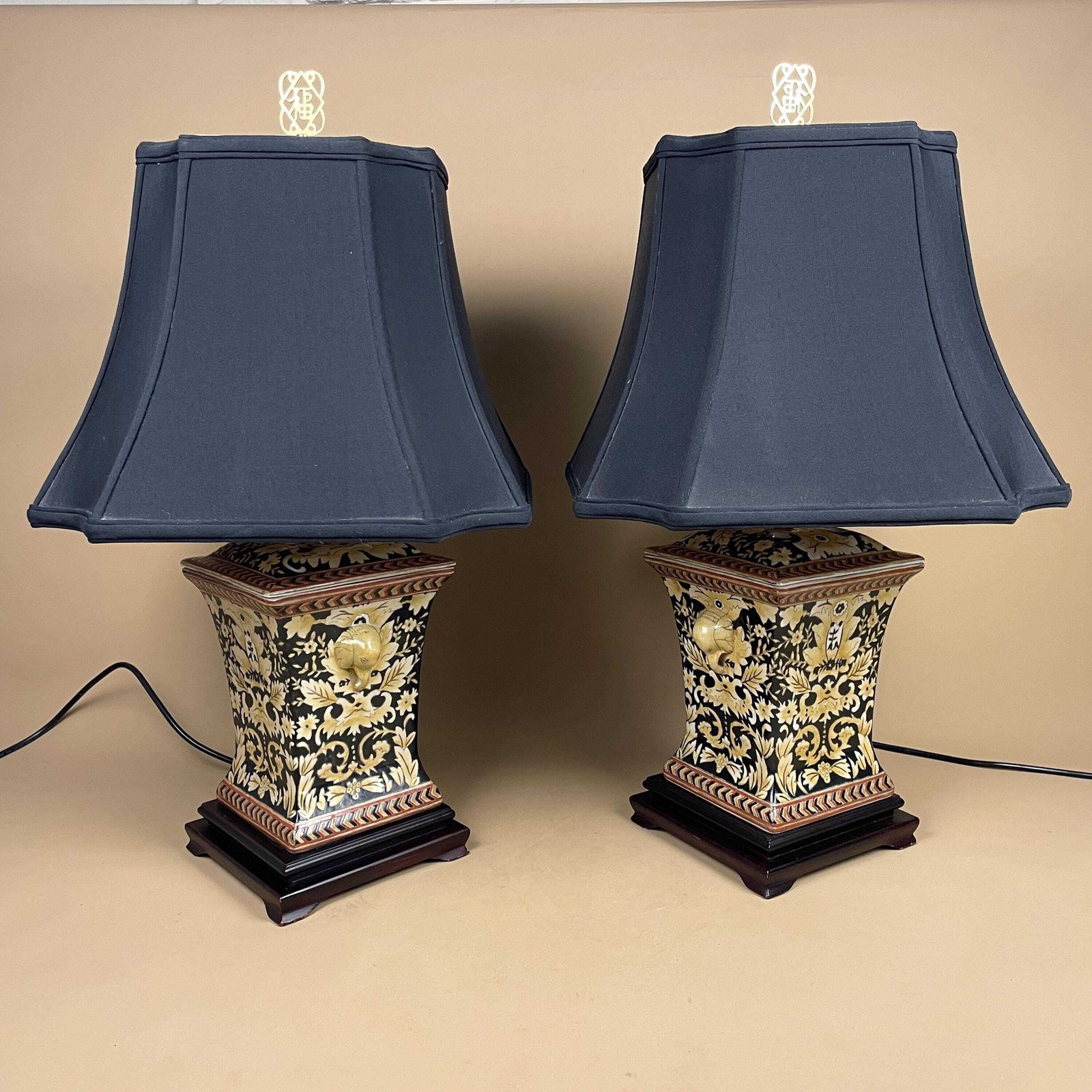 Pair Of Oriental Ceramic Lamps With Lampshades Black Yellow Patterned Vintage Chinoiserie Porcelain Bedside Table Lighting Lamp Chinese Wood