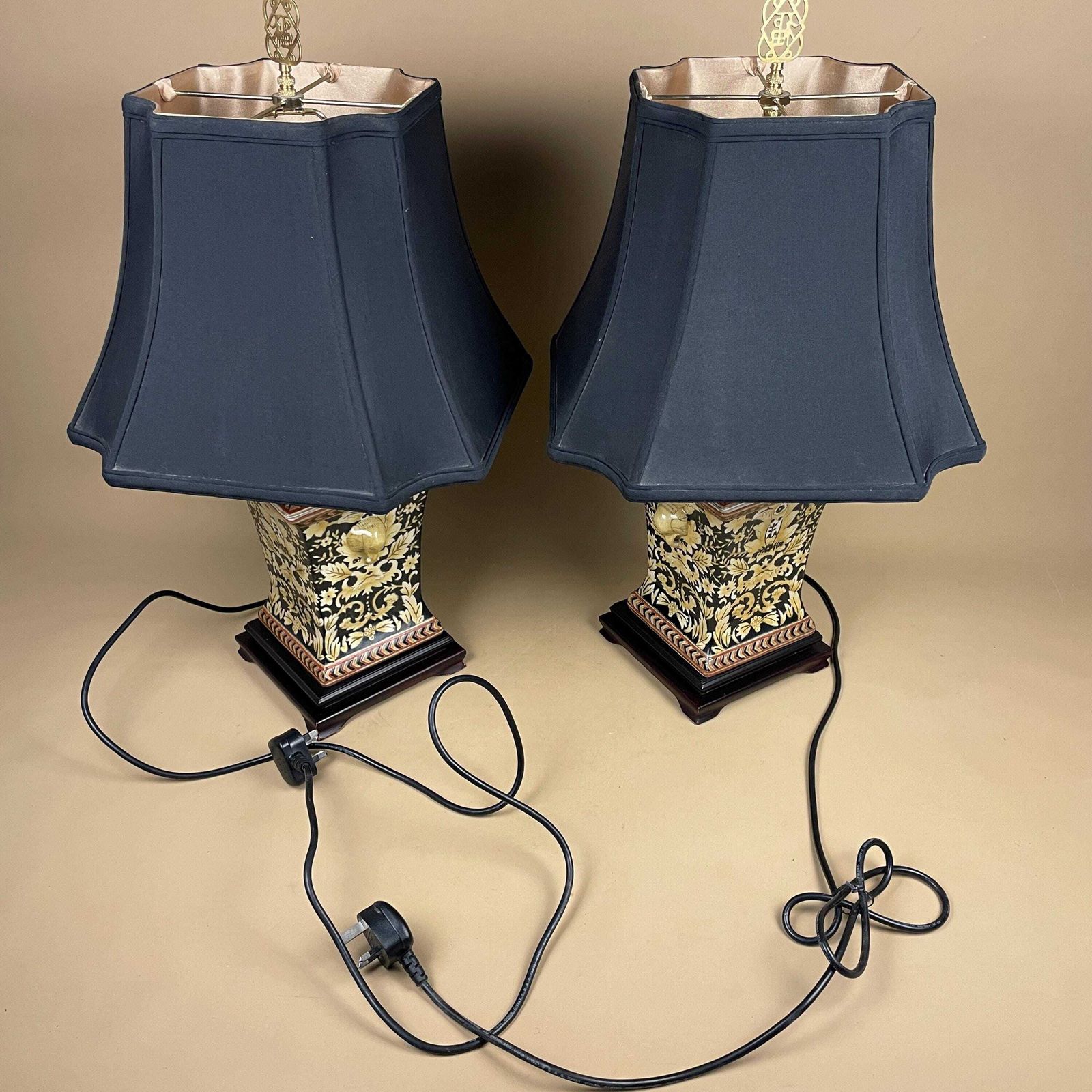 photo buy Pair Of Oriental Ceramic Lamps With Lampshades Black Yellow Patterned Vintage Chinoiserie Porcelain Bedside Table Lighting Lamp Chinese Wood