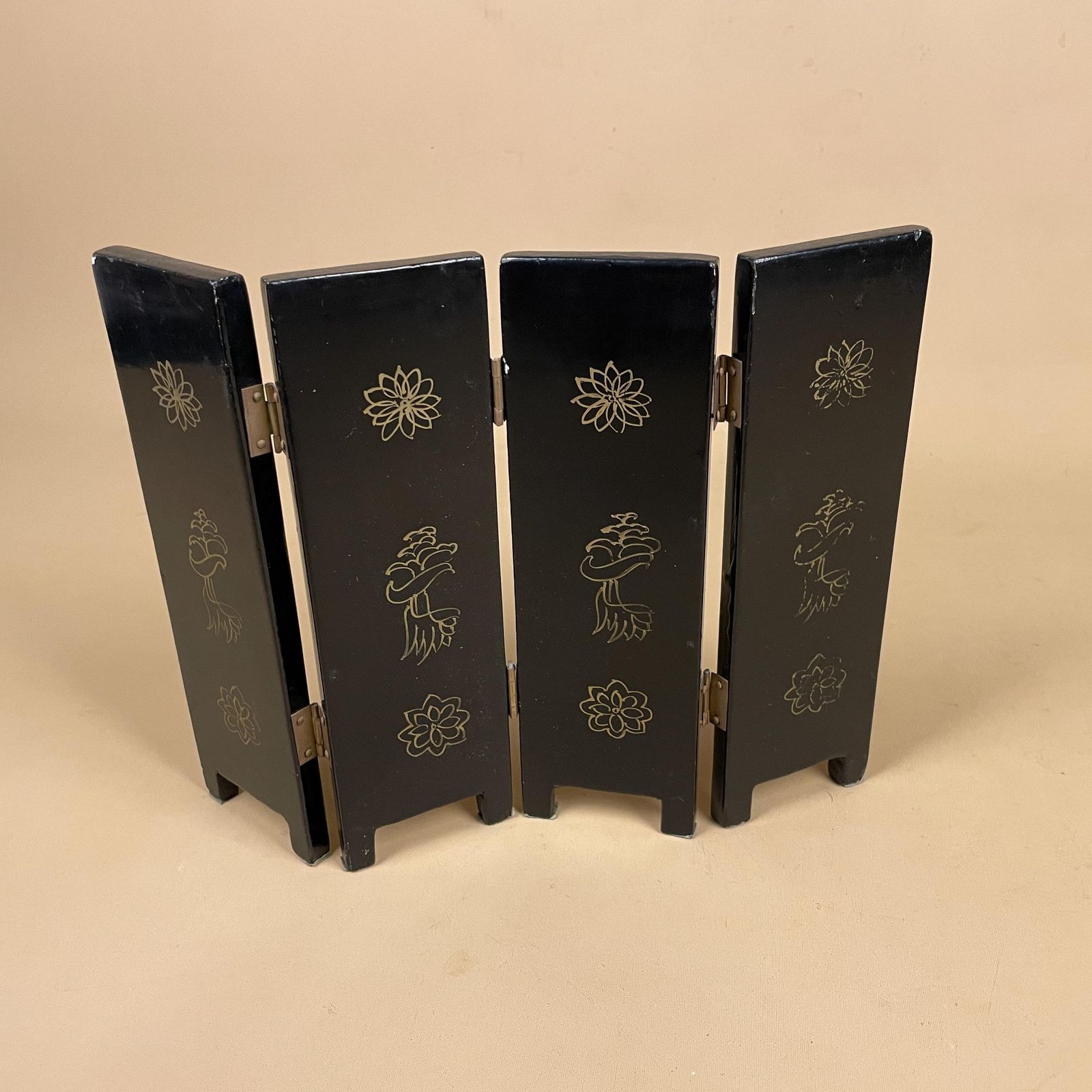 Antique Mini Table Top Oriental Japanese Wooden Divider Privacy Screen Vintage Folding Patterned Pattern Lacquered Wood Black Pearl Inlay photo vintage